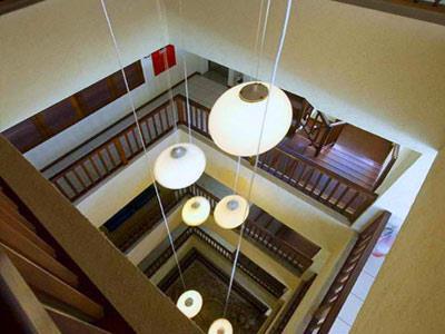 image-housing-carousel