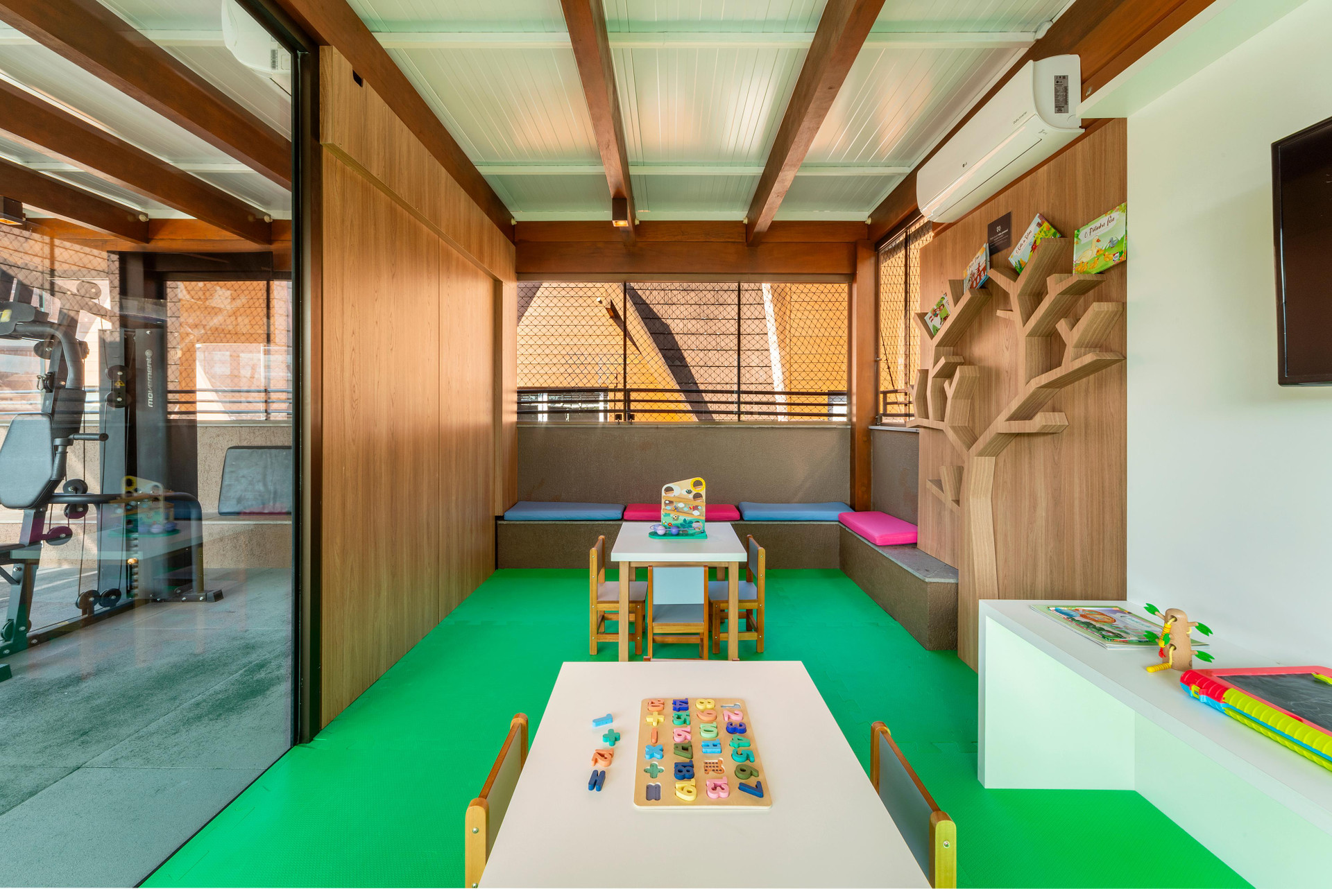 image-housing-carousel