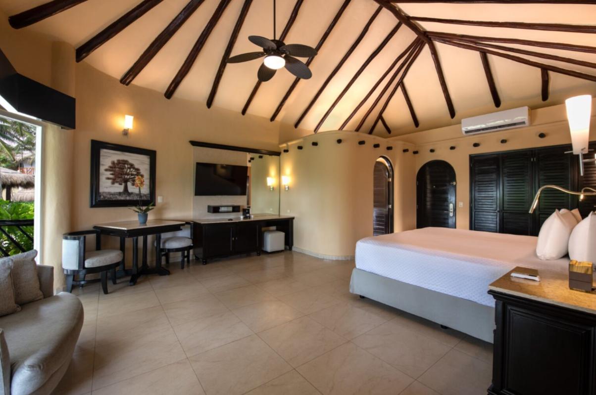 Suite Júnior con Vista Parcial del Mar