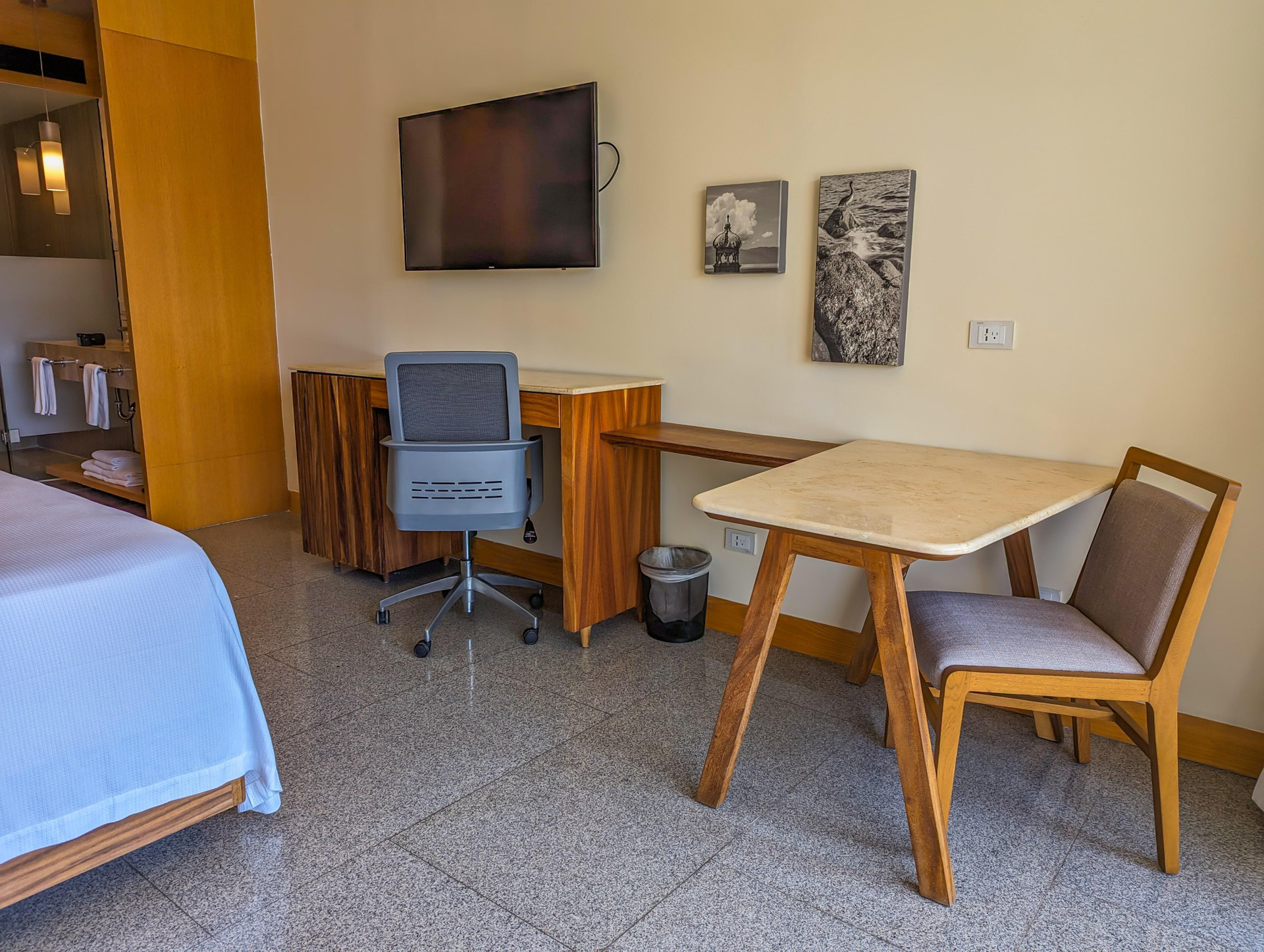 Deluxe Tropical View King