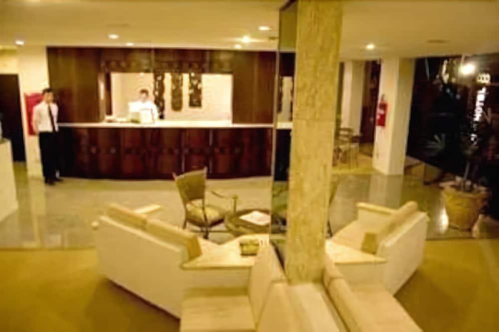 image-housing-carousel
