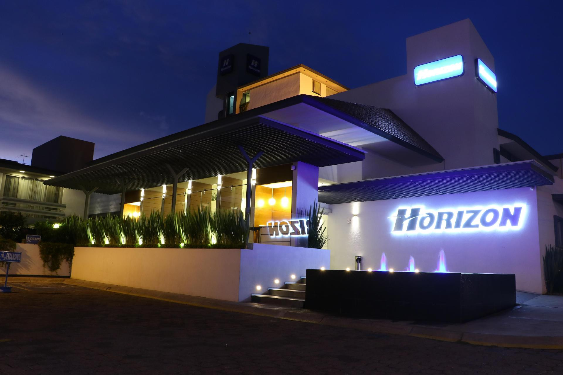 image-housing-carousel
