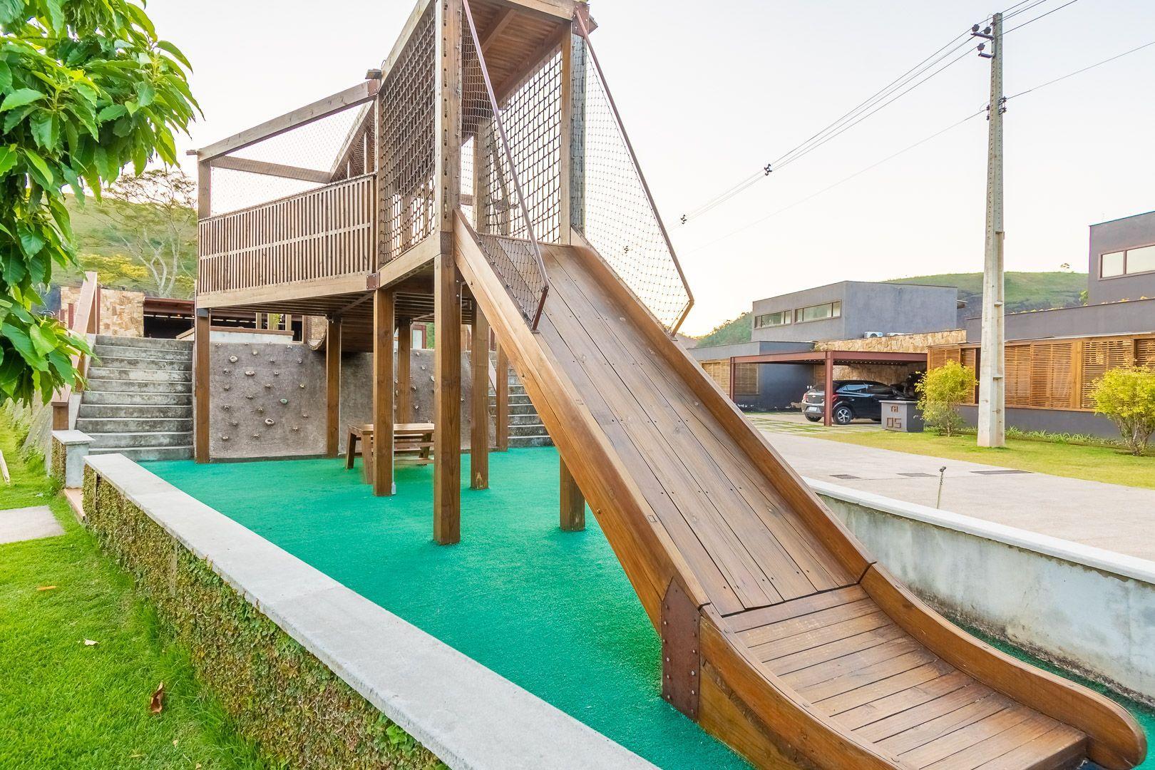 image-housing-carousel