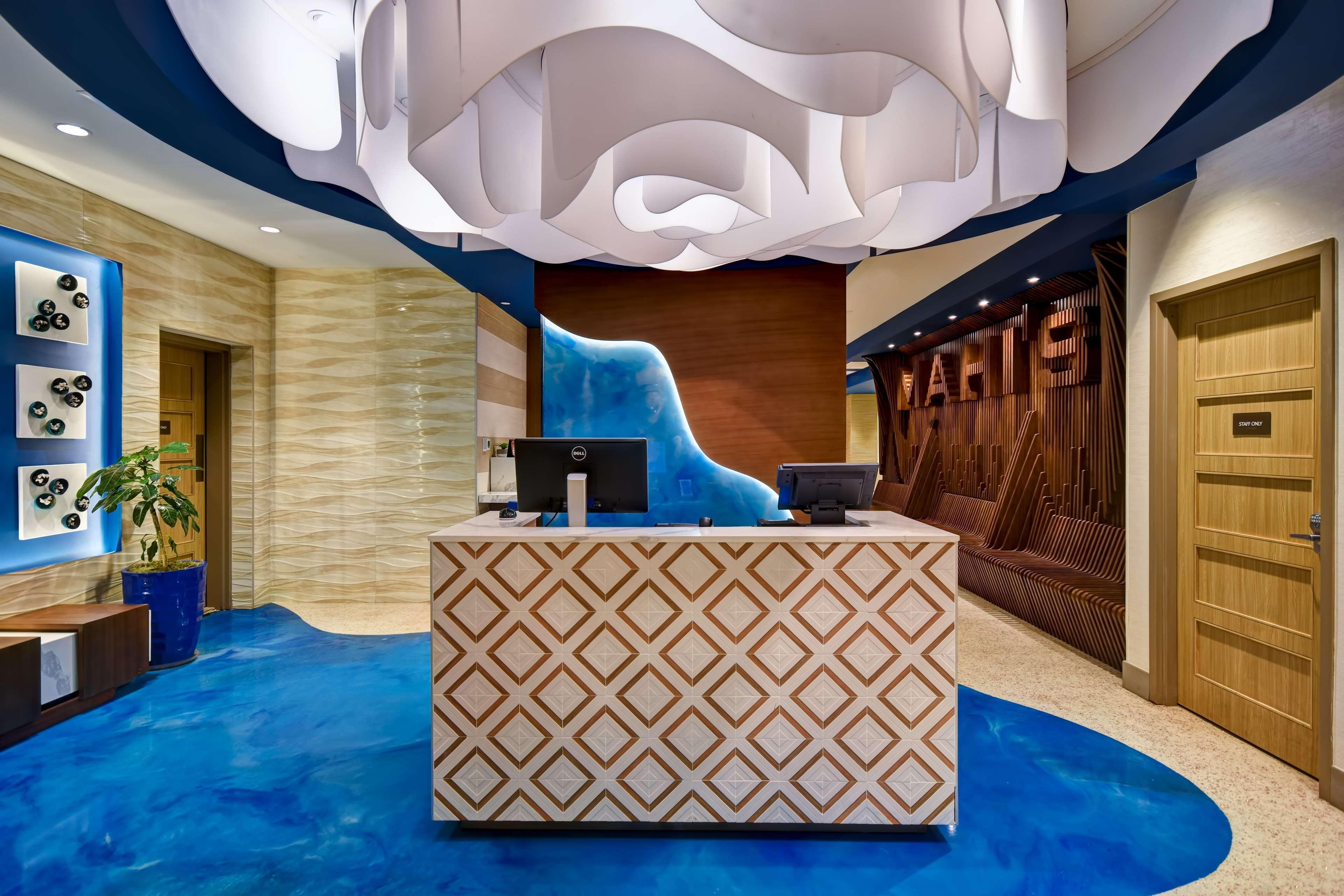 image-housing-carousel