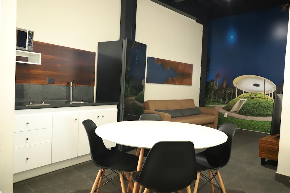 image-housing-carousel