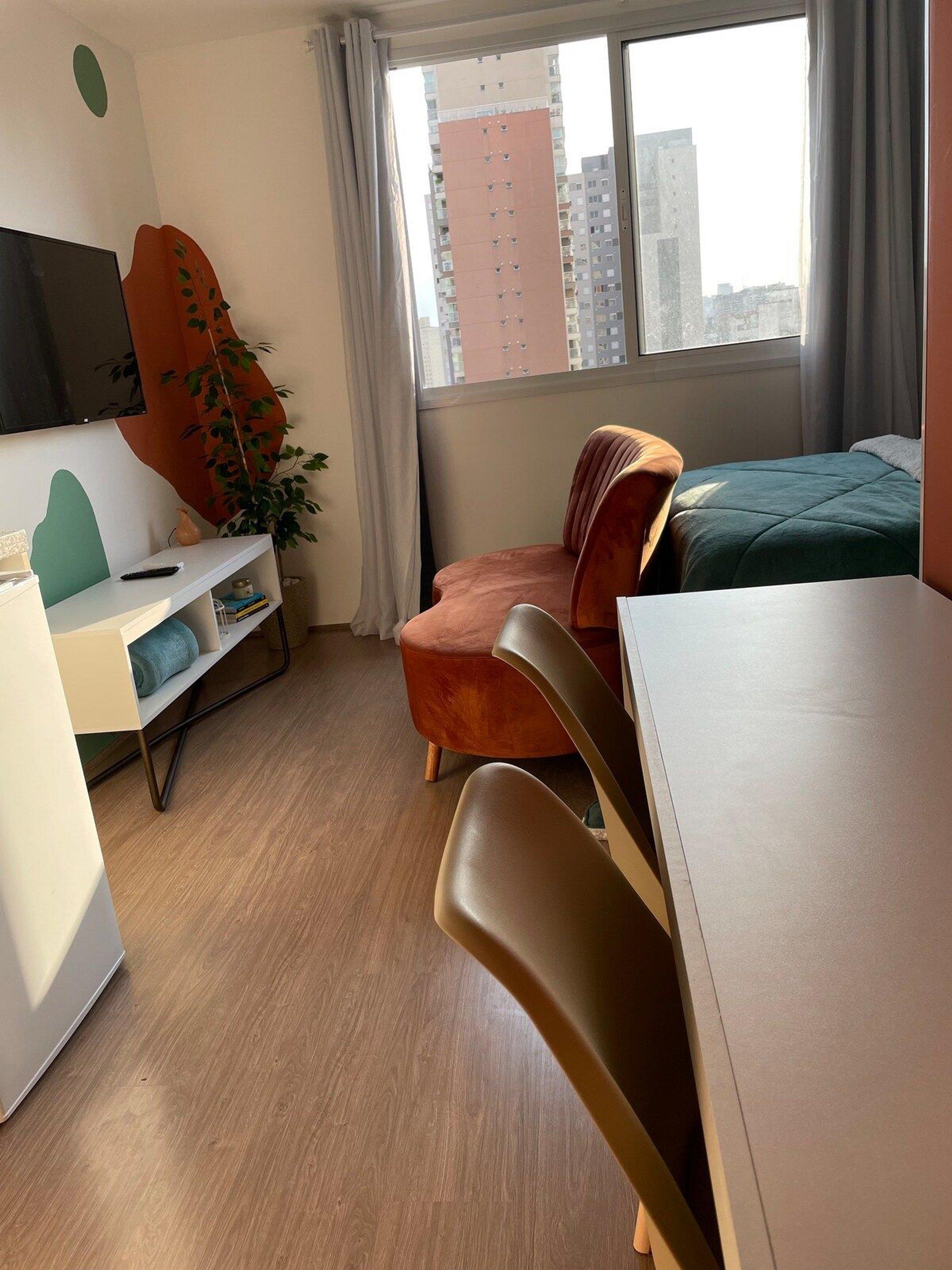 image-housing-carousel