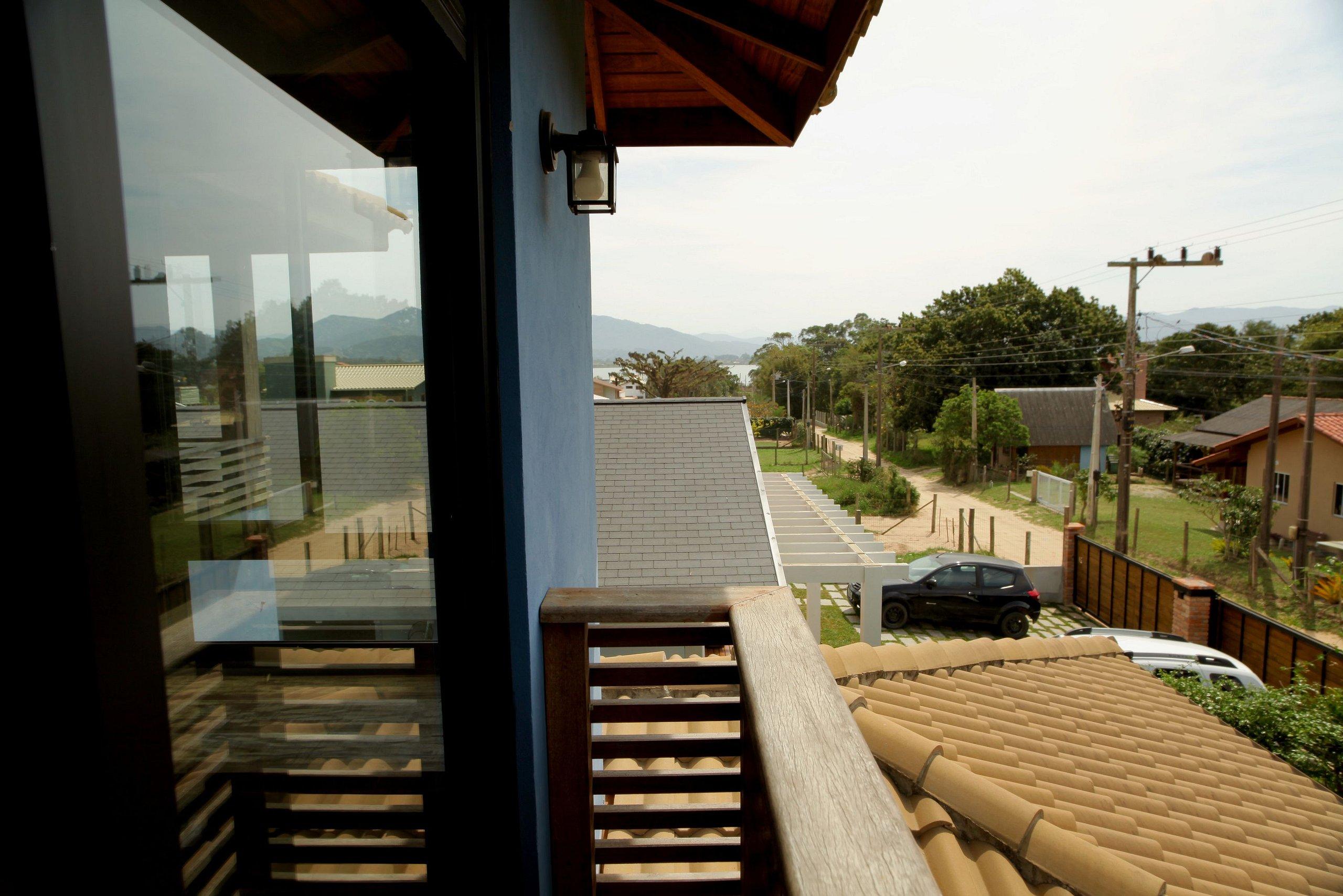 image-housing-carousel