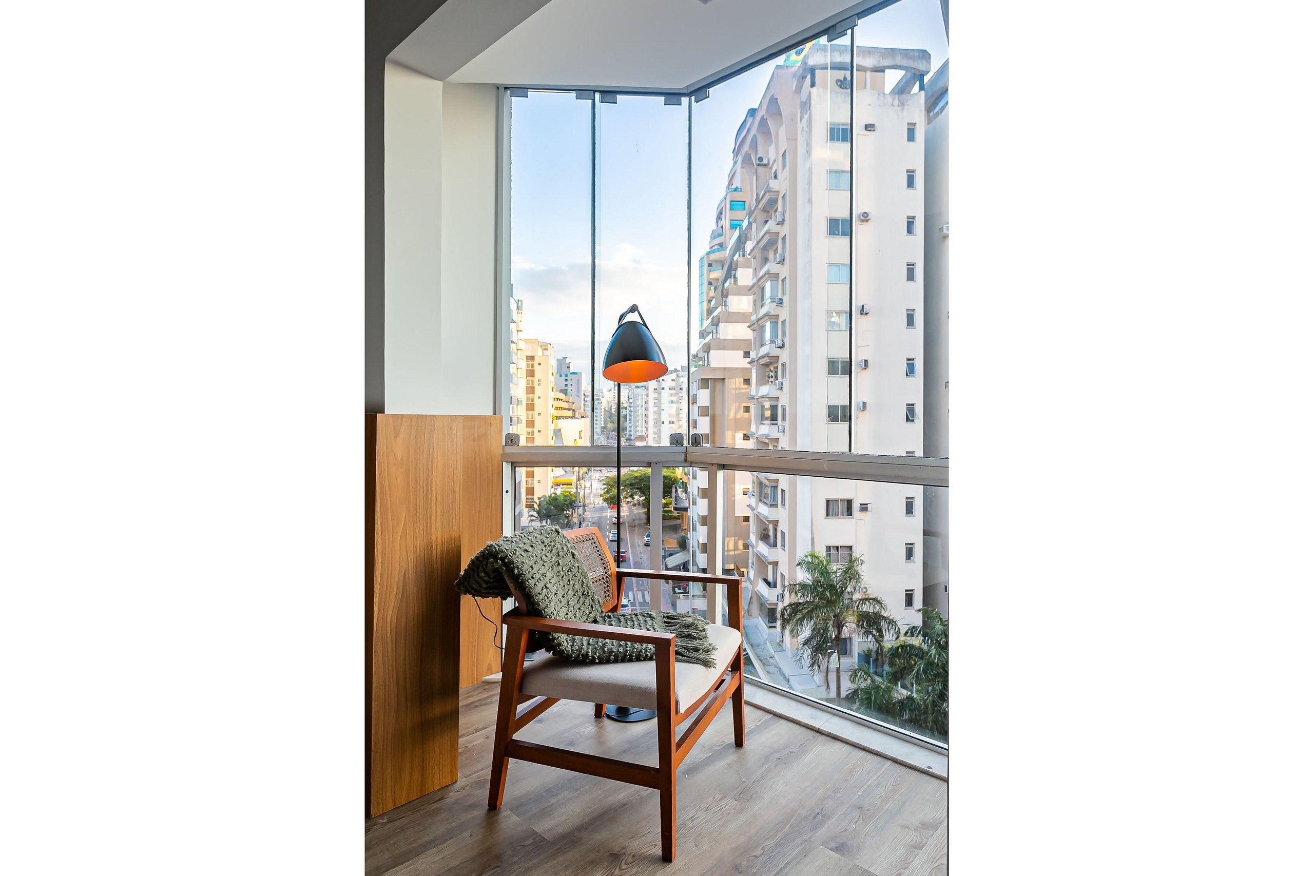 image-housing-carousel