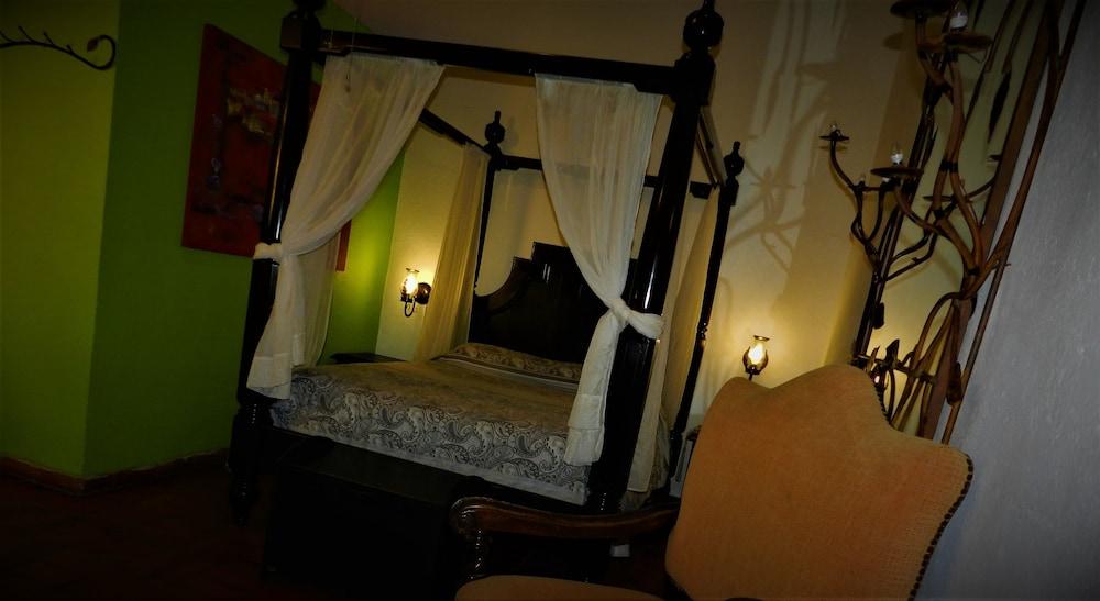 image-housing-carousel
