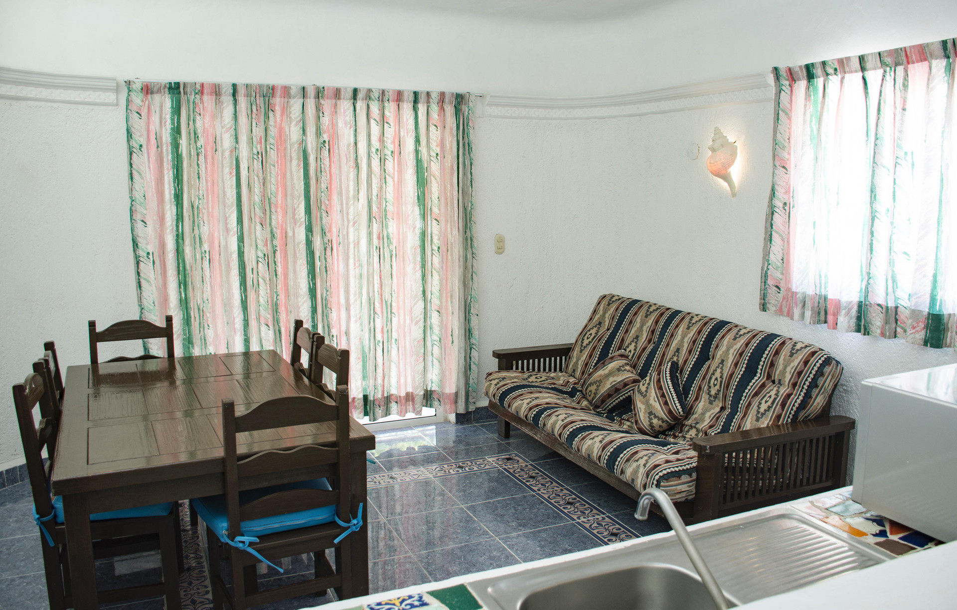 image-housing-carousel