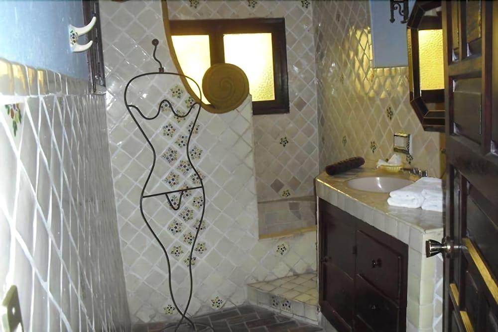 image-housing-carousel