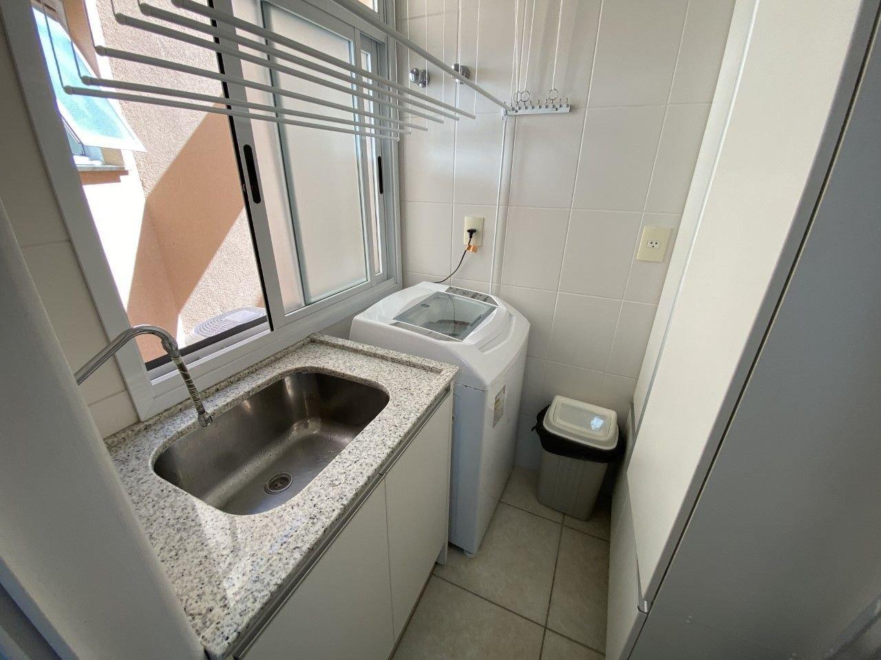 image-housing-carousel