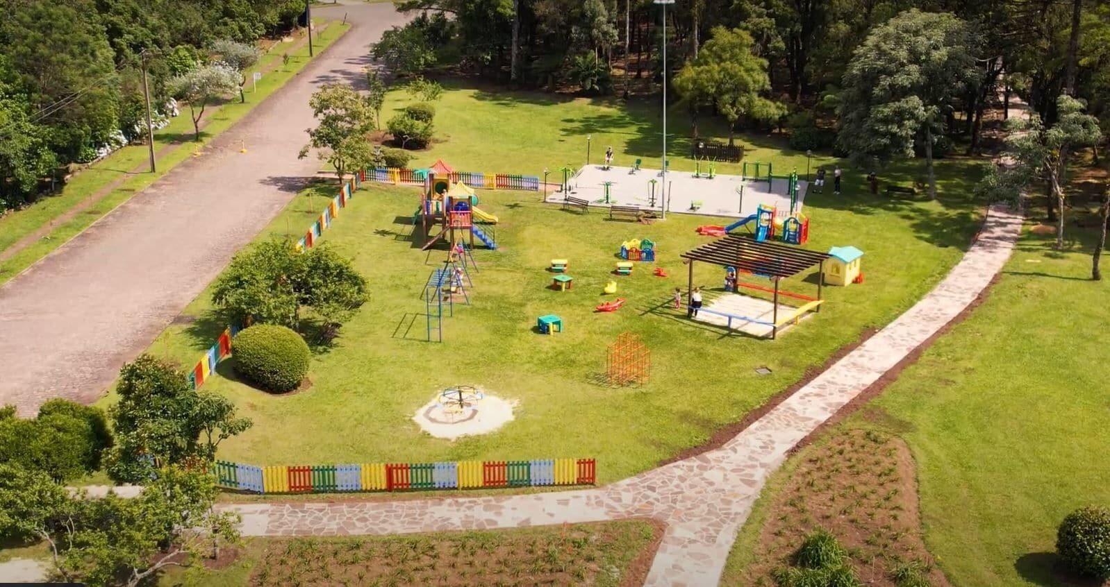 image-housing-carousel