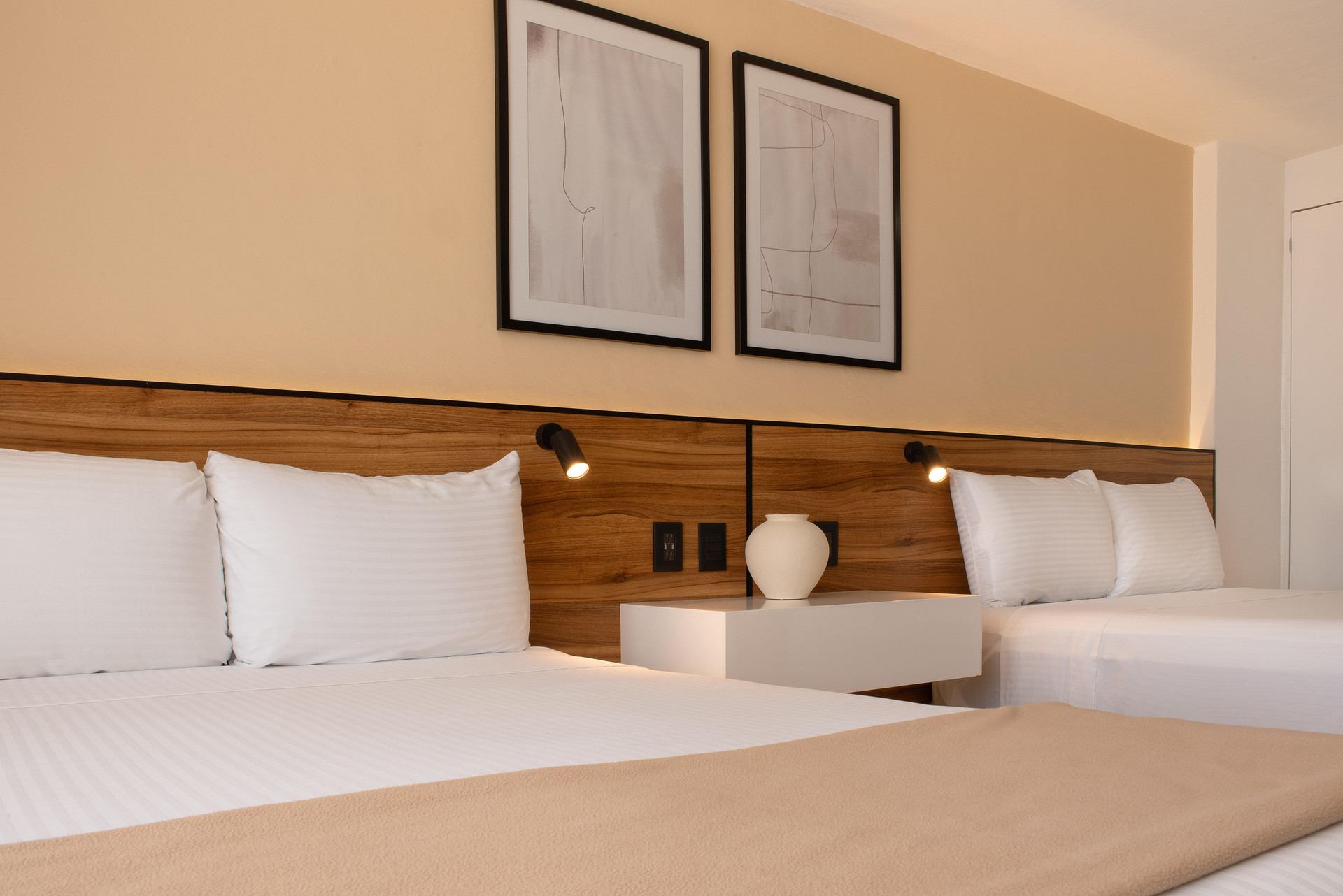 Standard Club, 2 Double beds