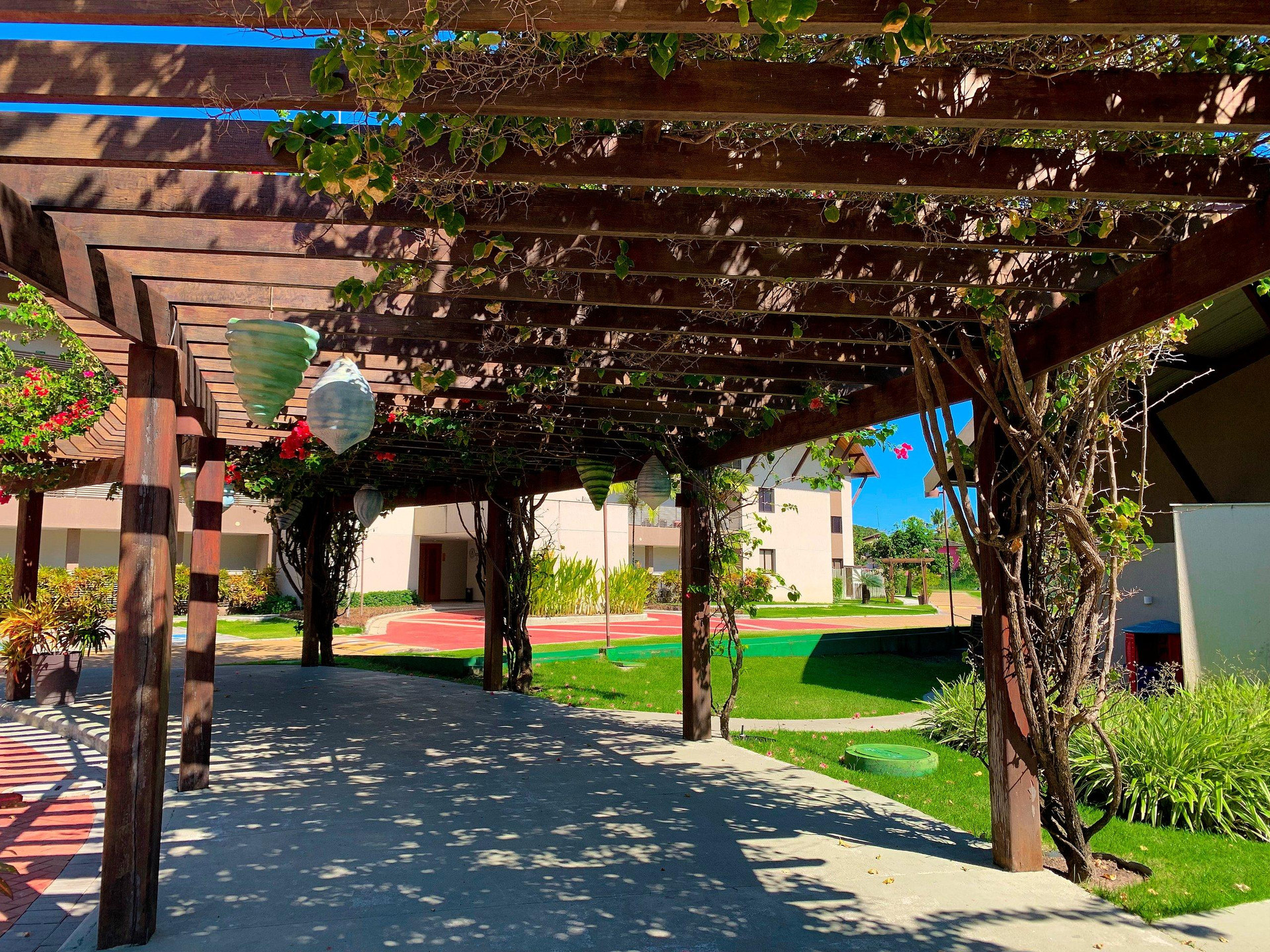 image-housing-carousel