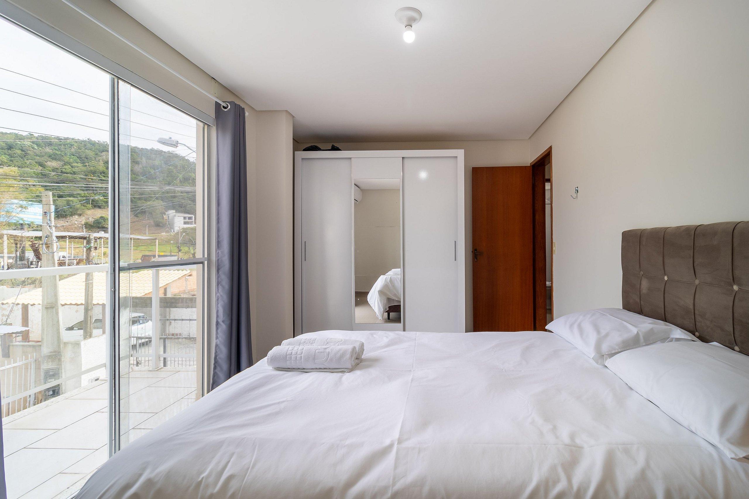 image-housing-carousel
