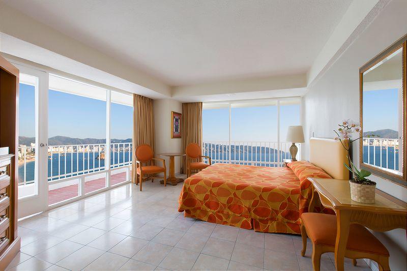 Ocean view king bed