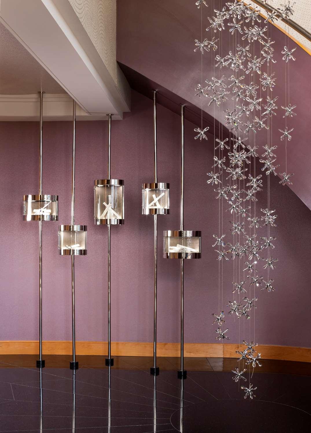 image-housing-carousel