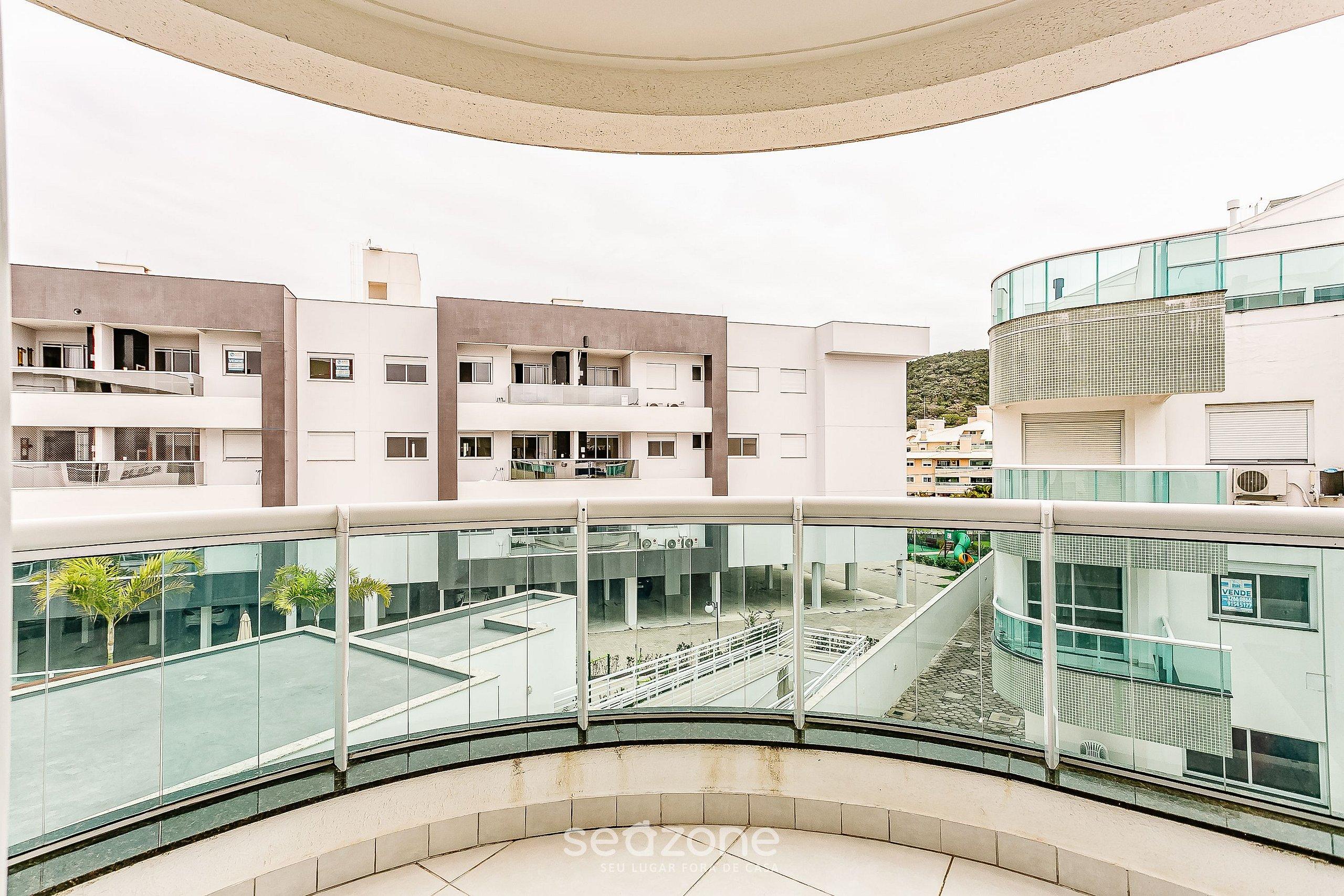 image-housing-carousel