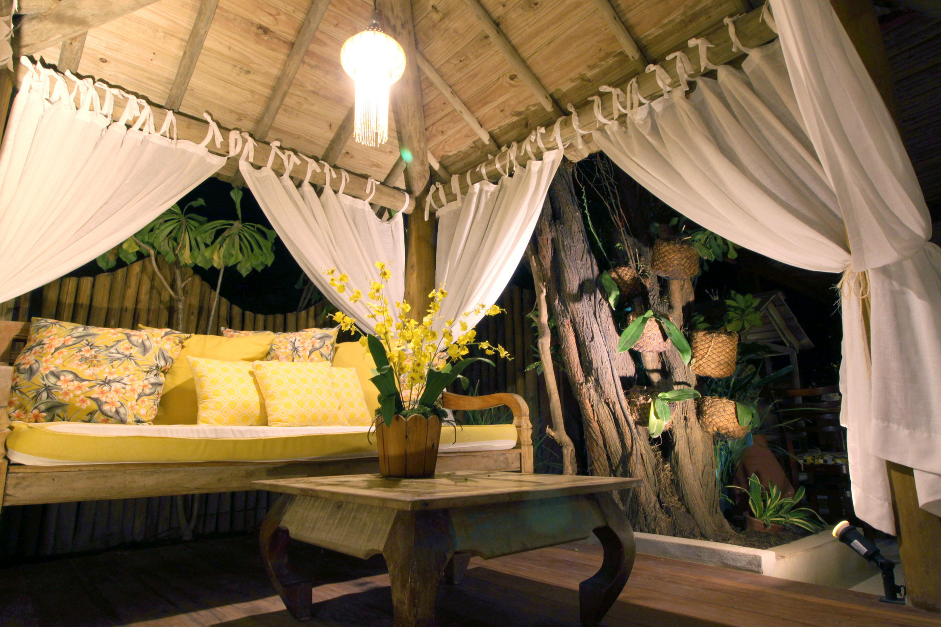 image-housing-carousel