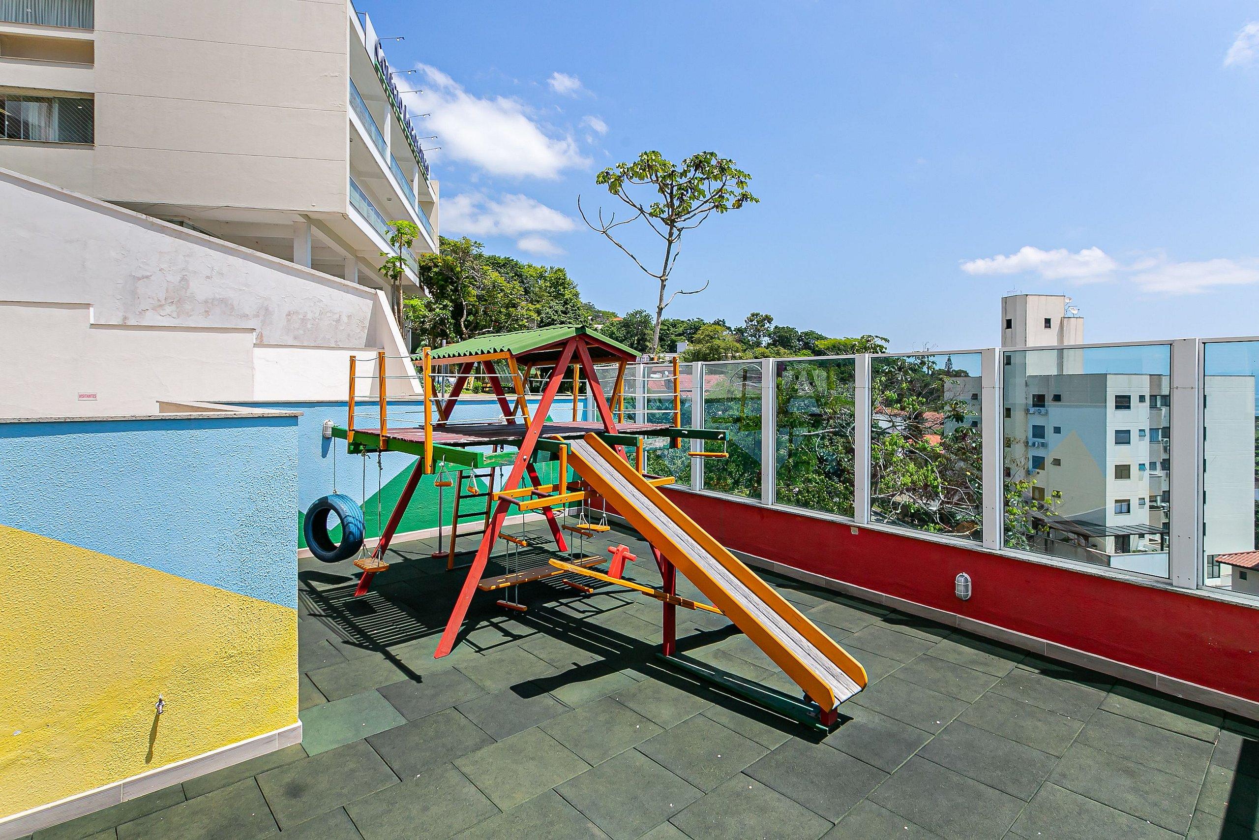 image-housing-carousel