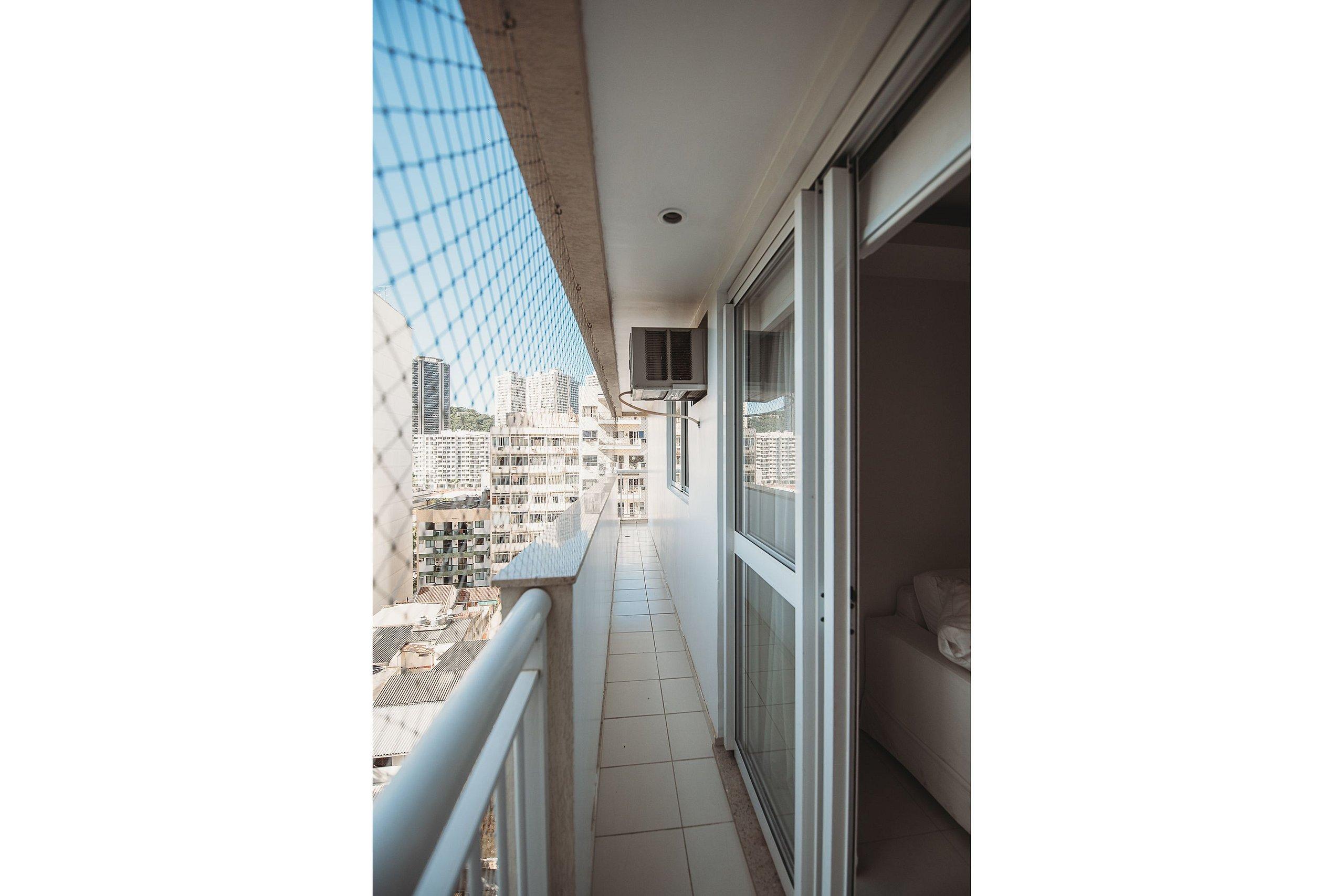 image-housing-carousel