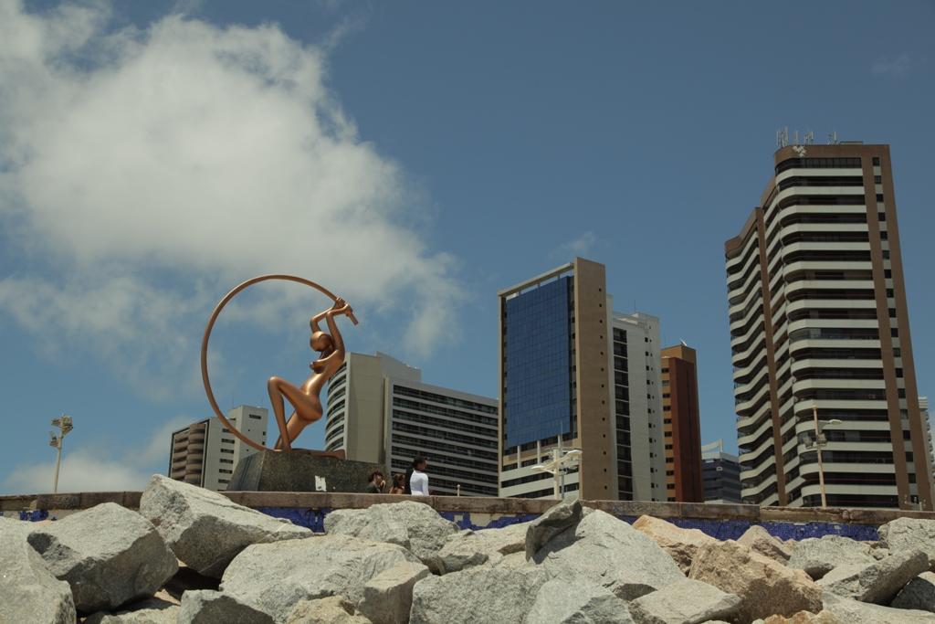 image-housing-carousel