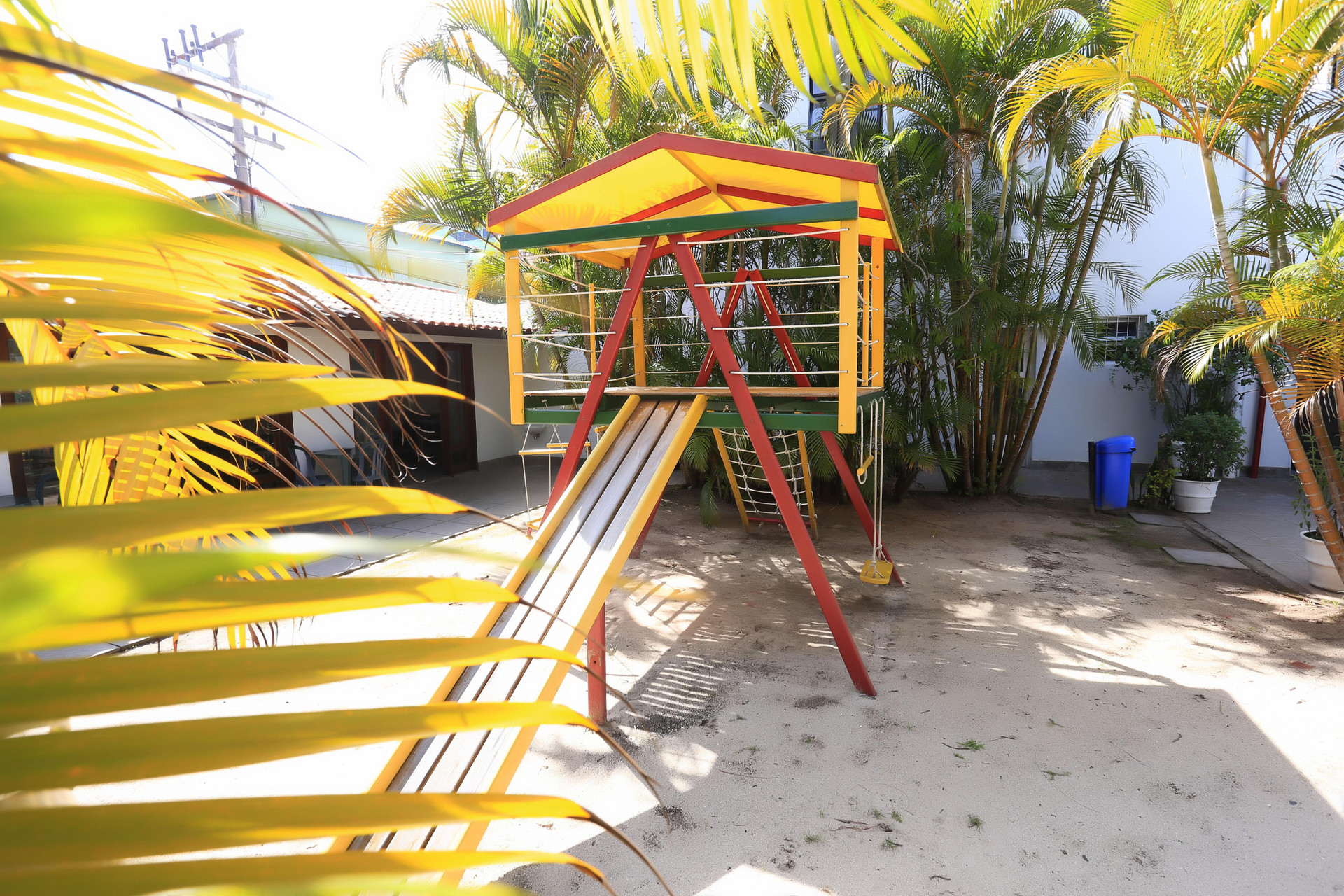 image-housing-carousel