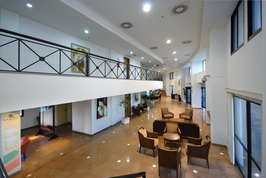 image-housing-carousel