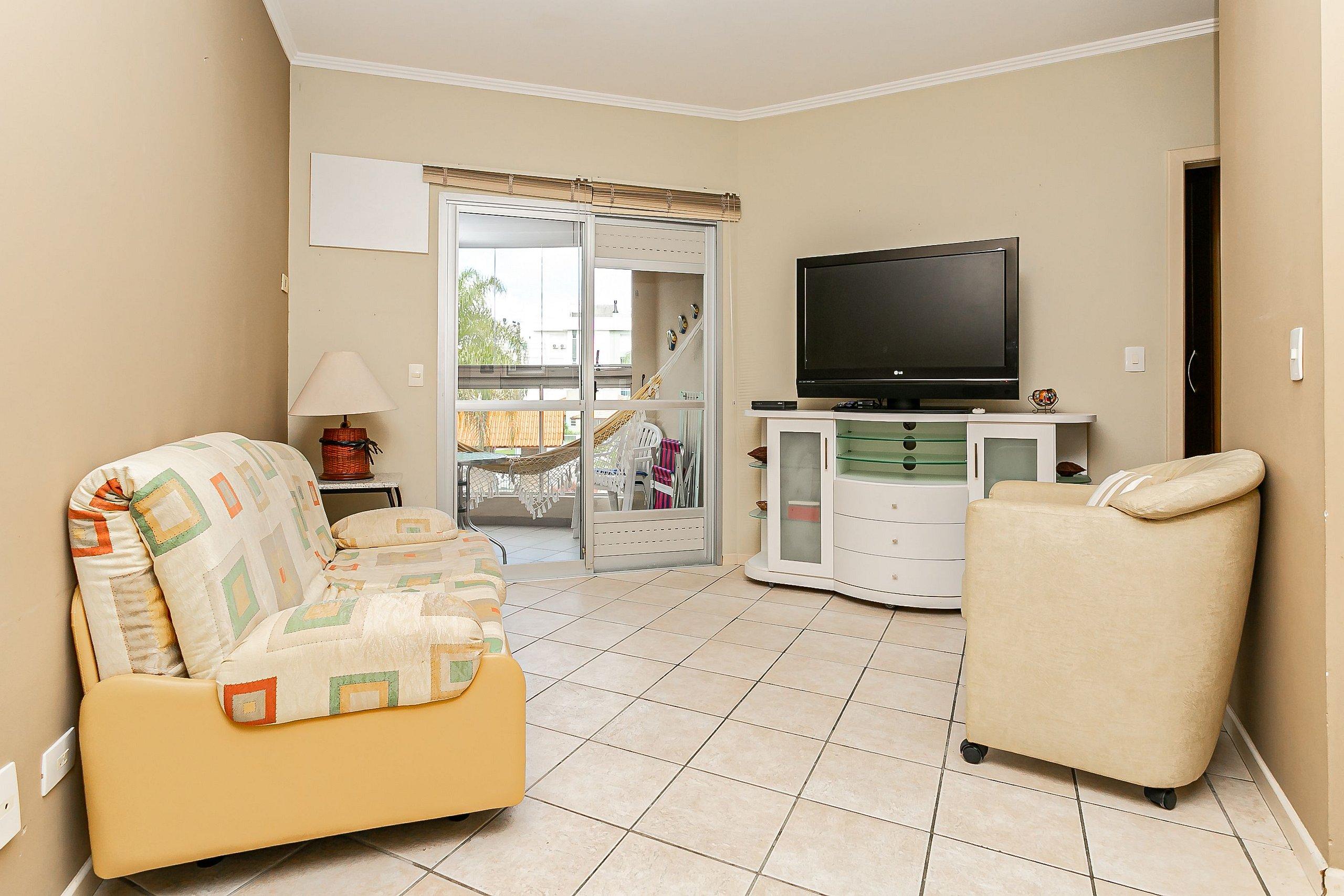 image-housing-carousel