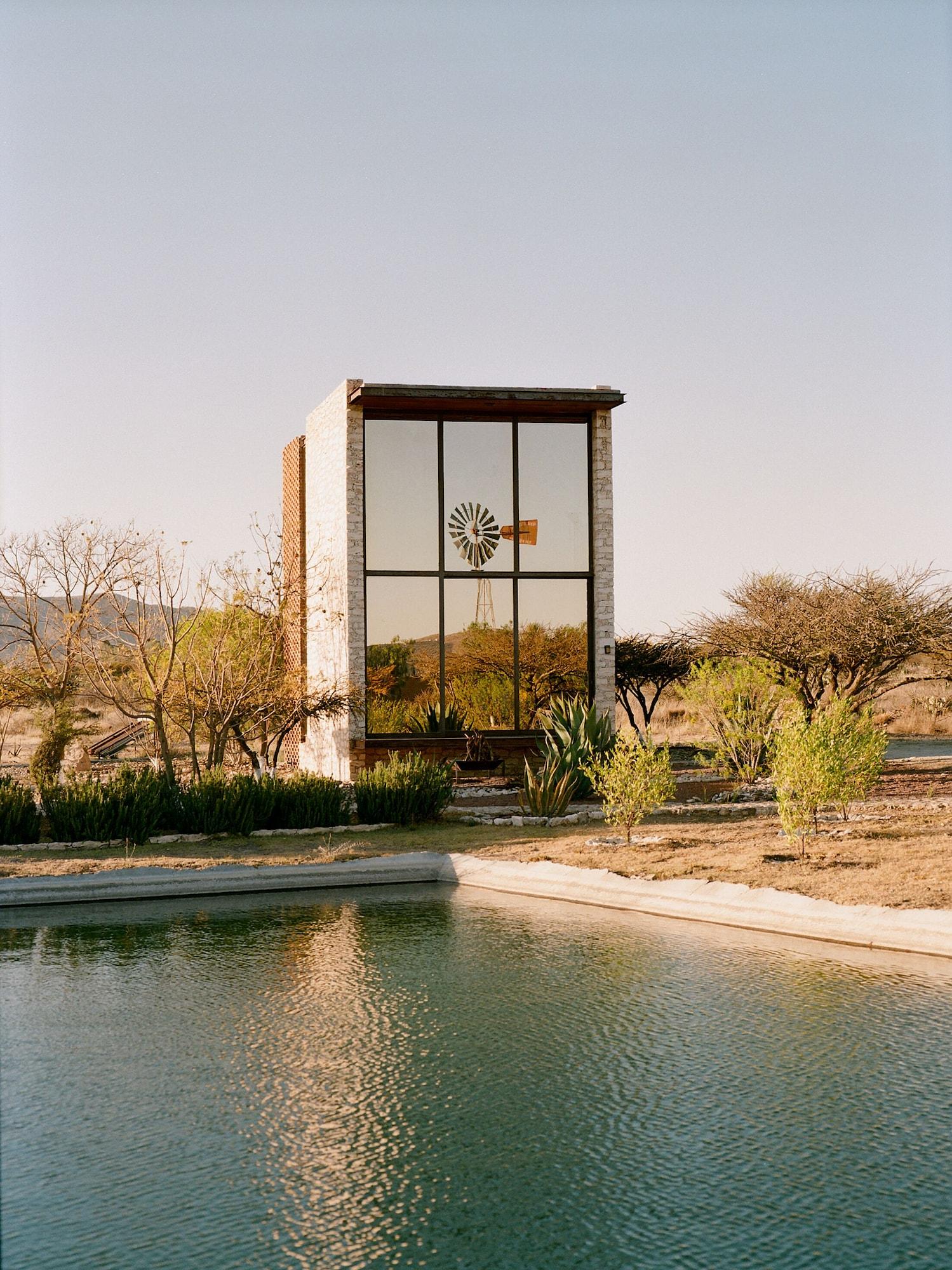 image-housing-carousel