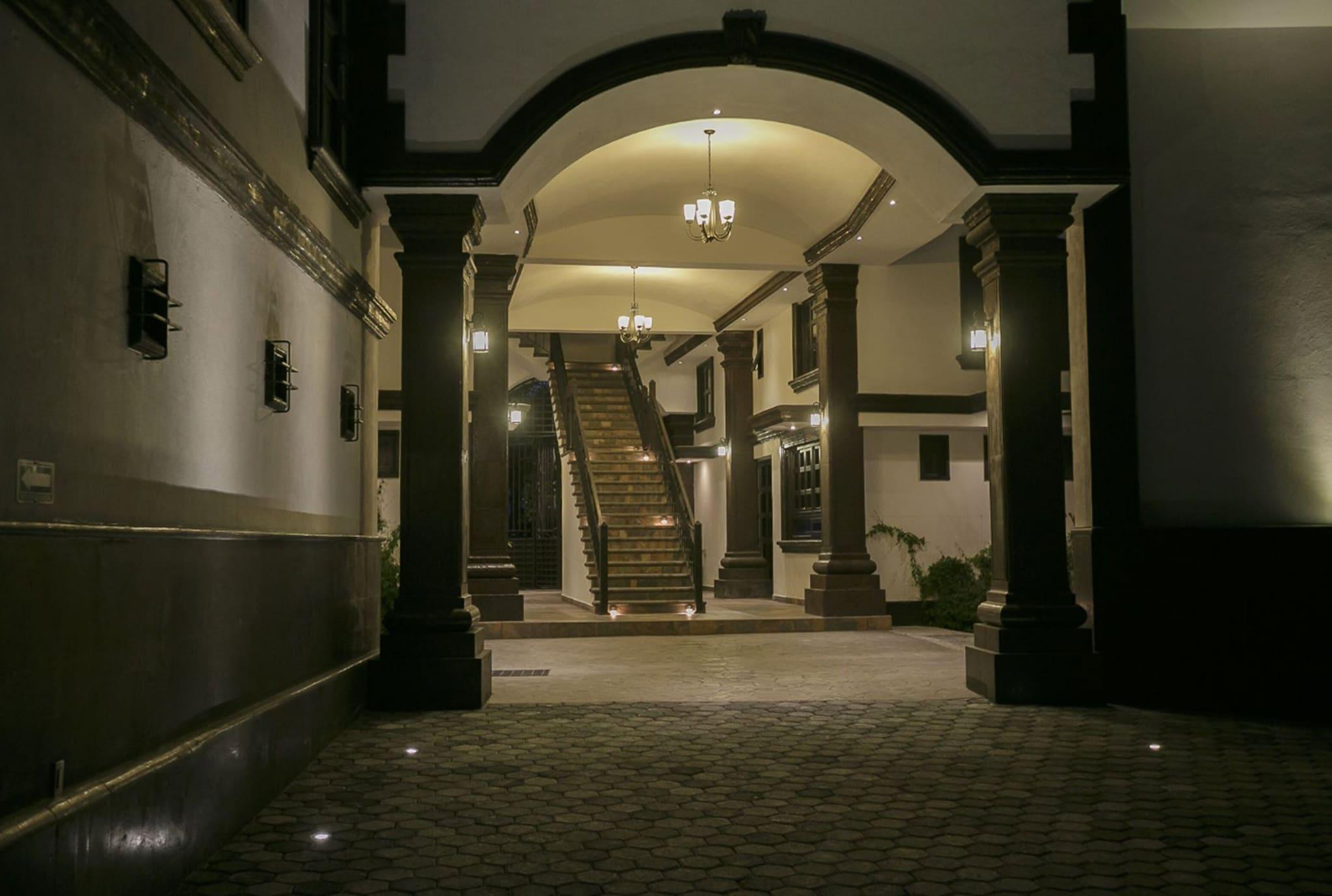image-housing-carousel