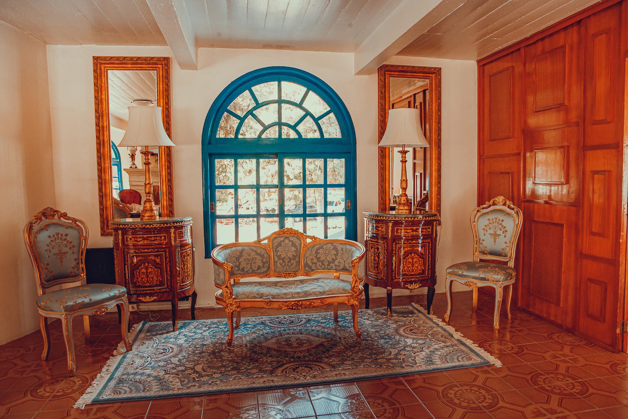 image-housing-carousel