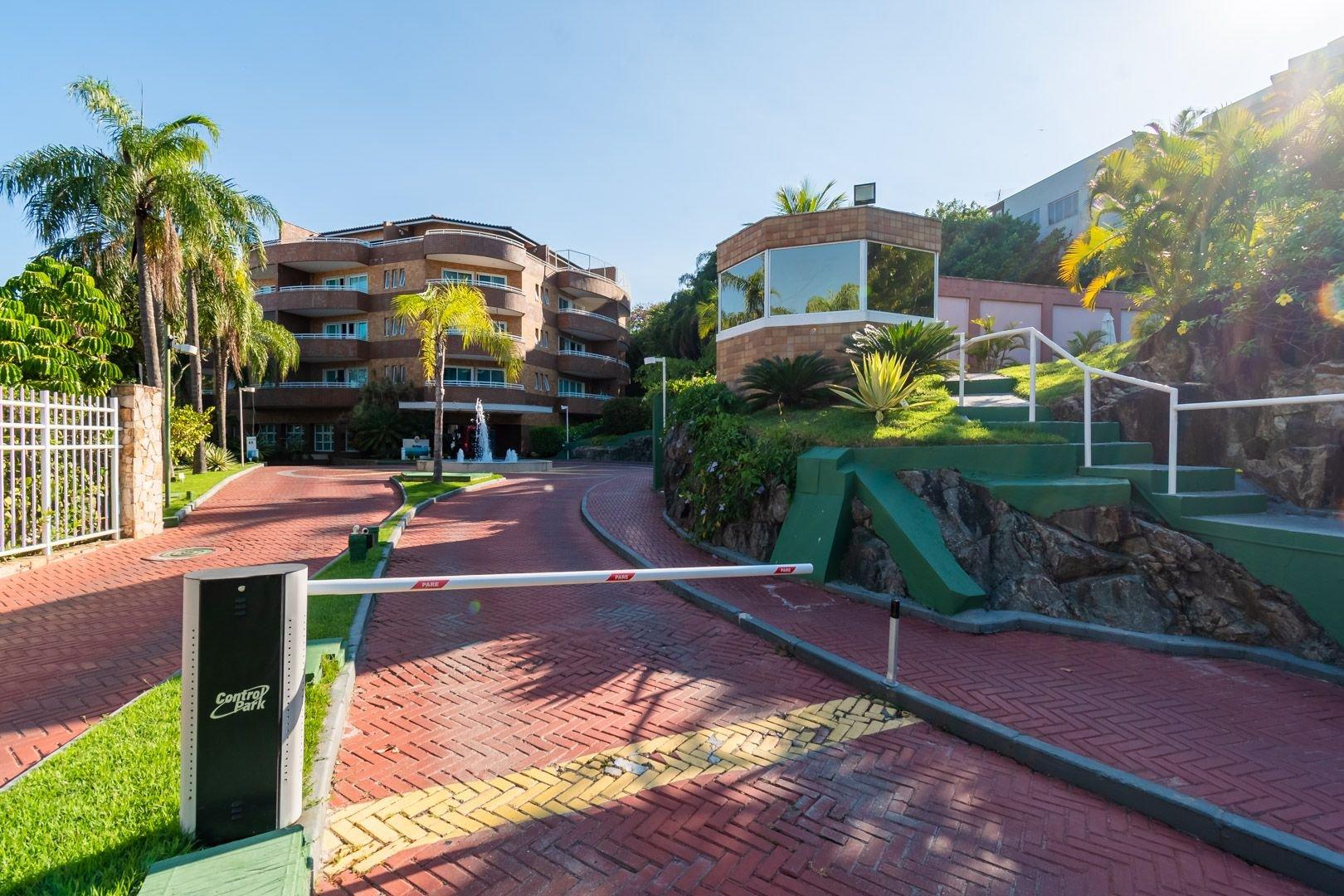 image-housing-carousel