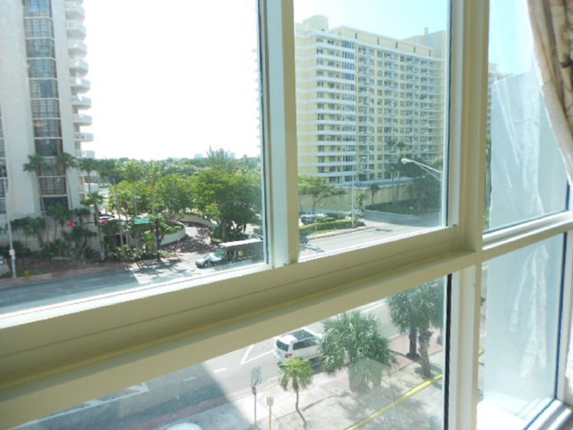 image-housing-carousel
