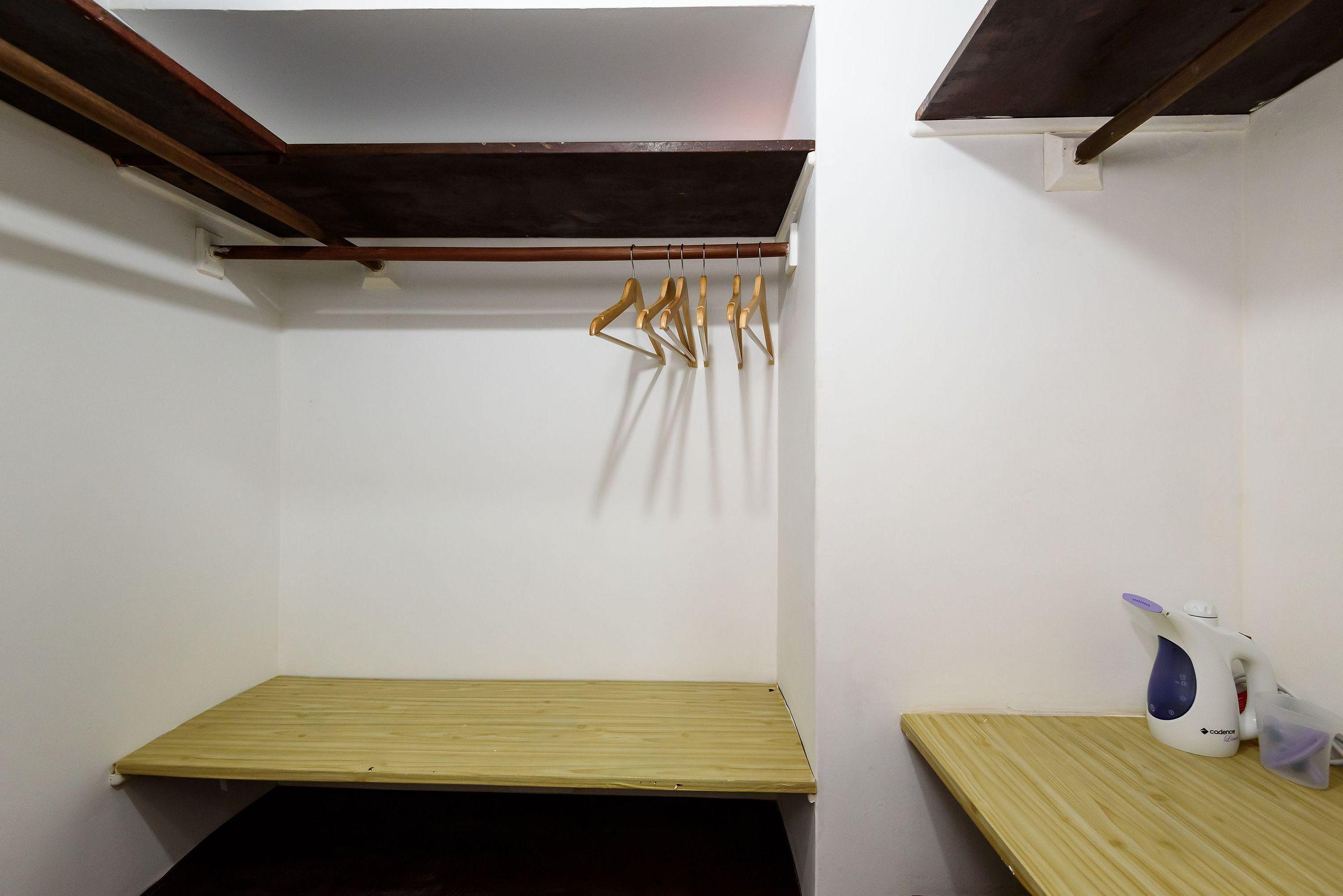 image-housing-carousel