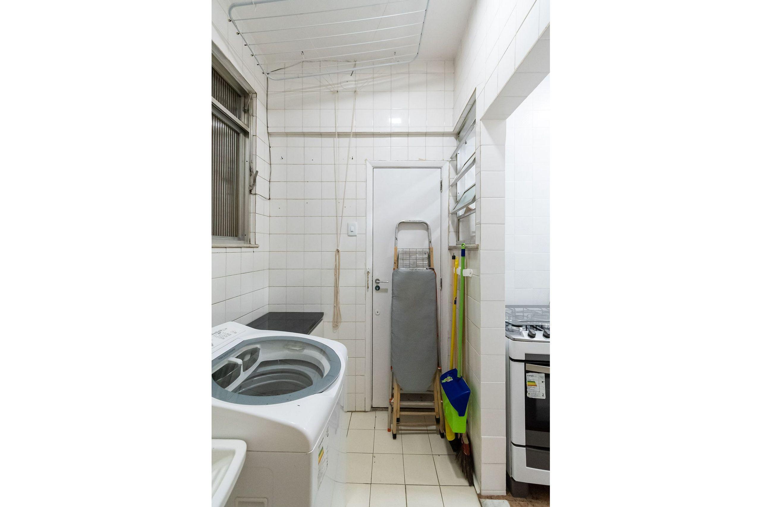 image-housing-carousel