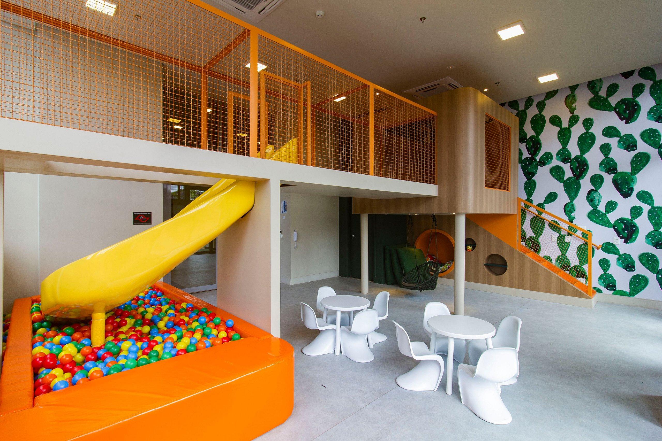 image-housing-carousel