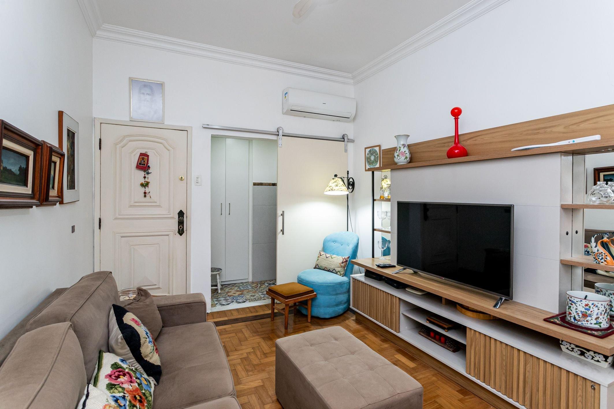 image-housing-carousel