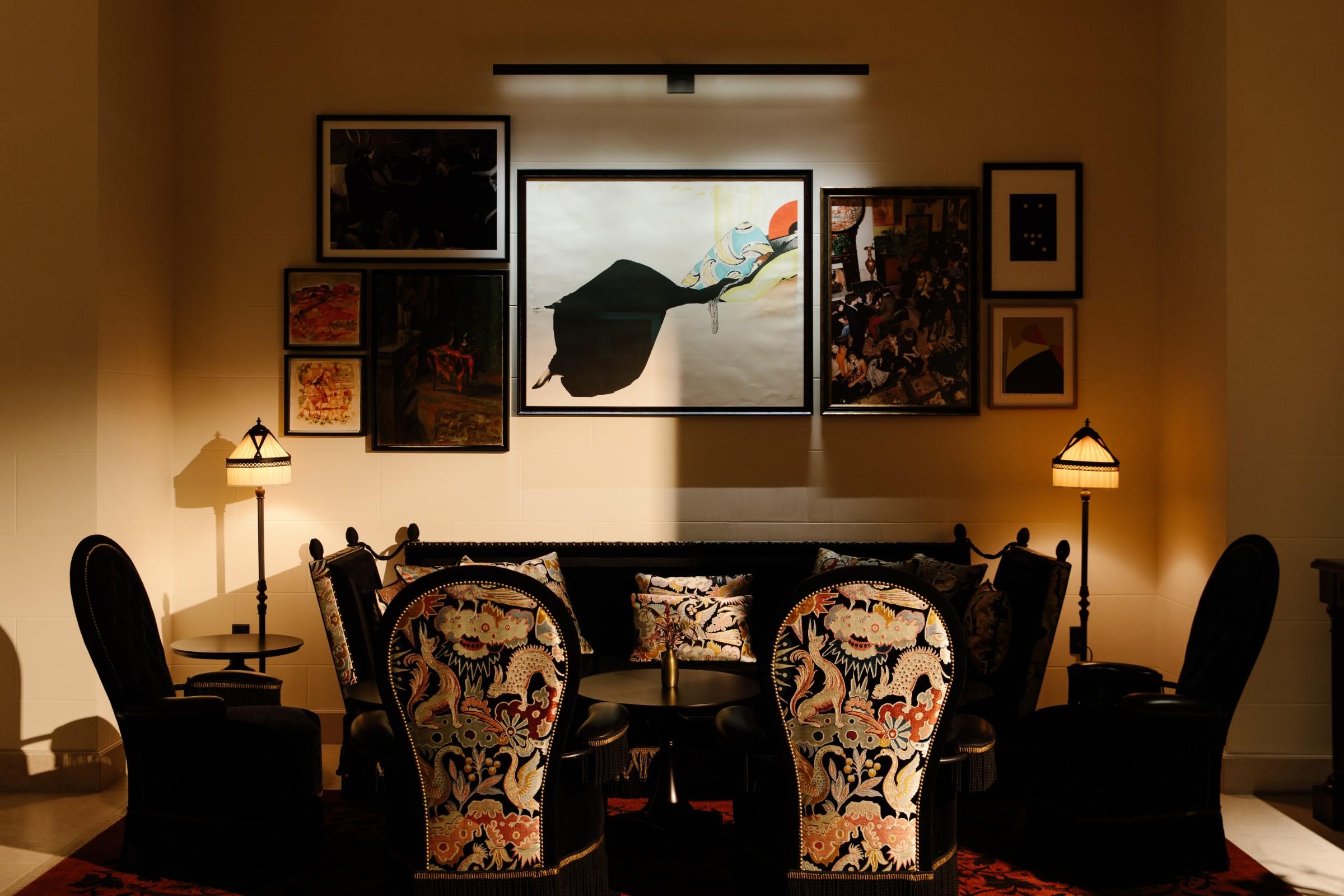 image-housing-carousel