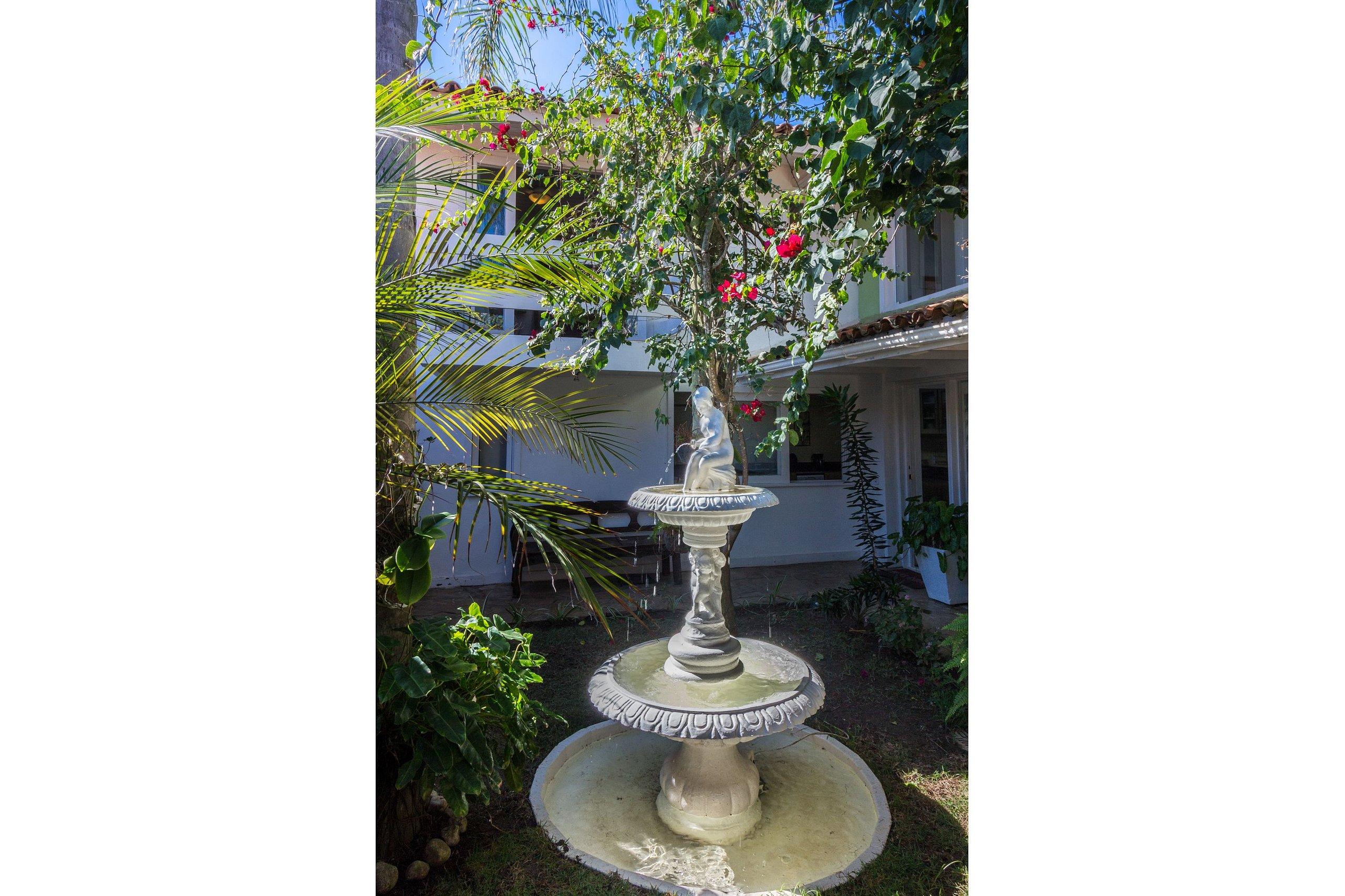 image-housing-carousel