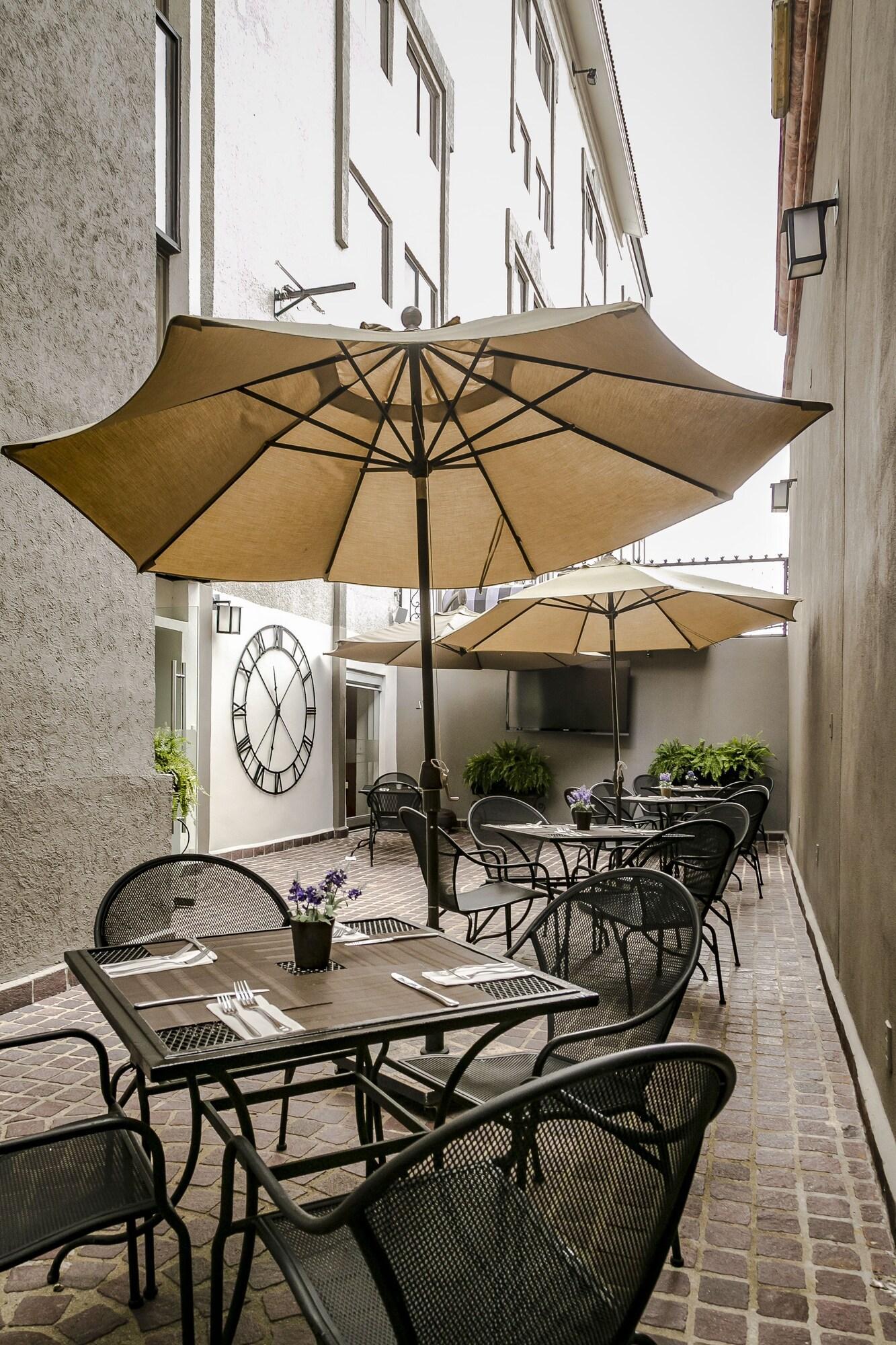 image-housing-carousel