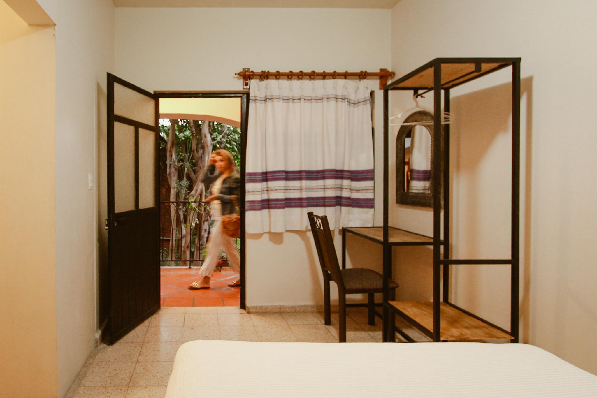 image-housing-carousel