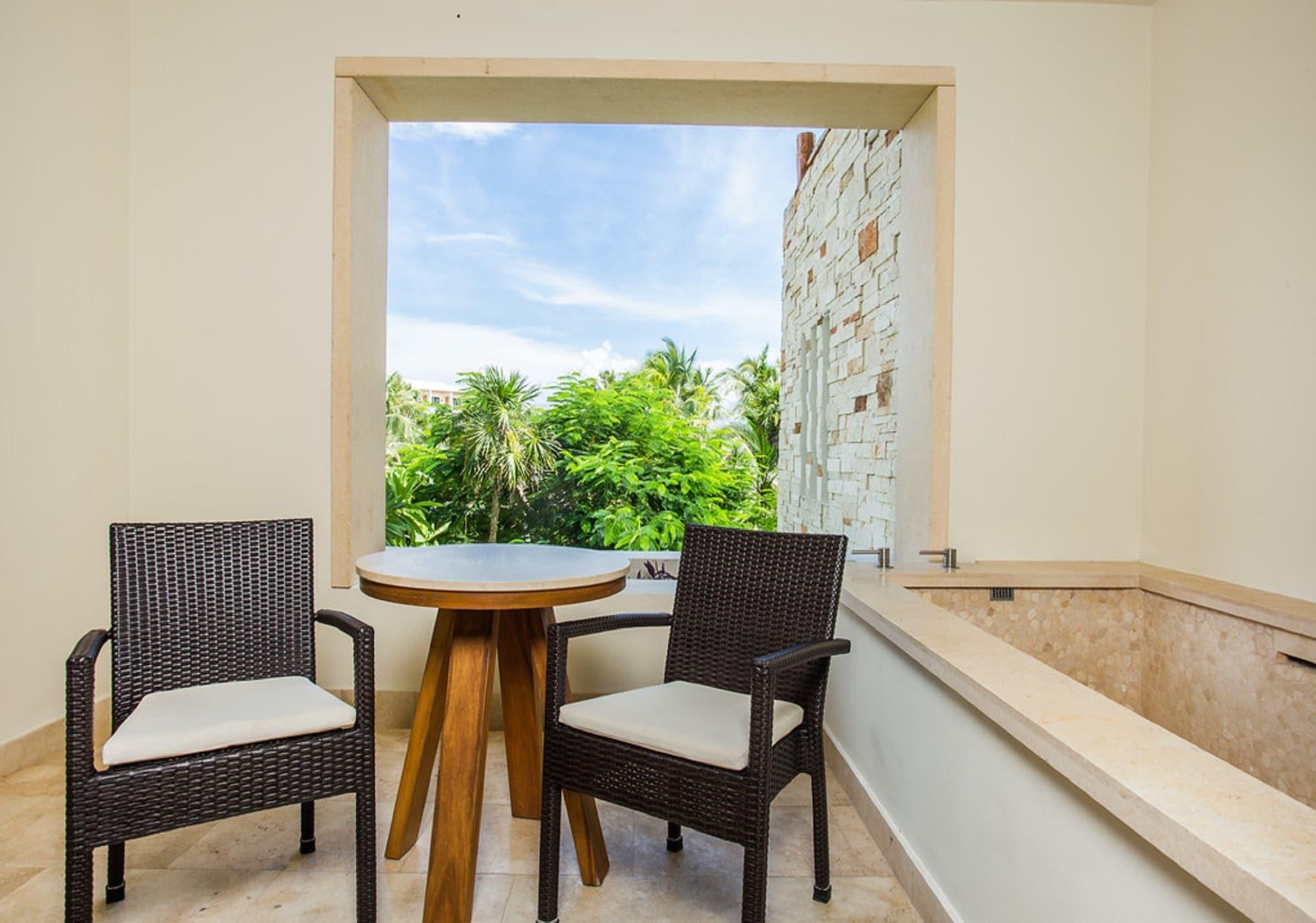 Preferred Club Junior Suite Tropical View King