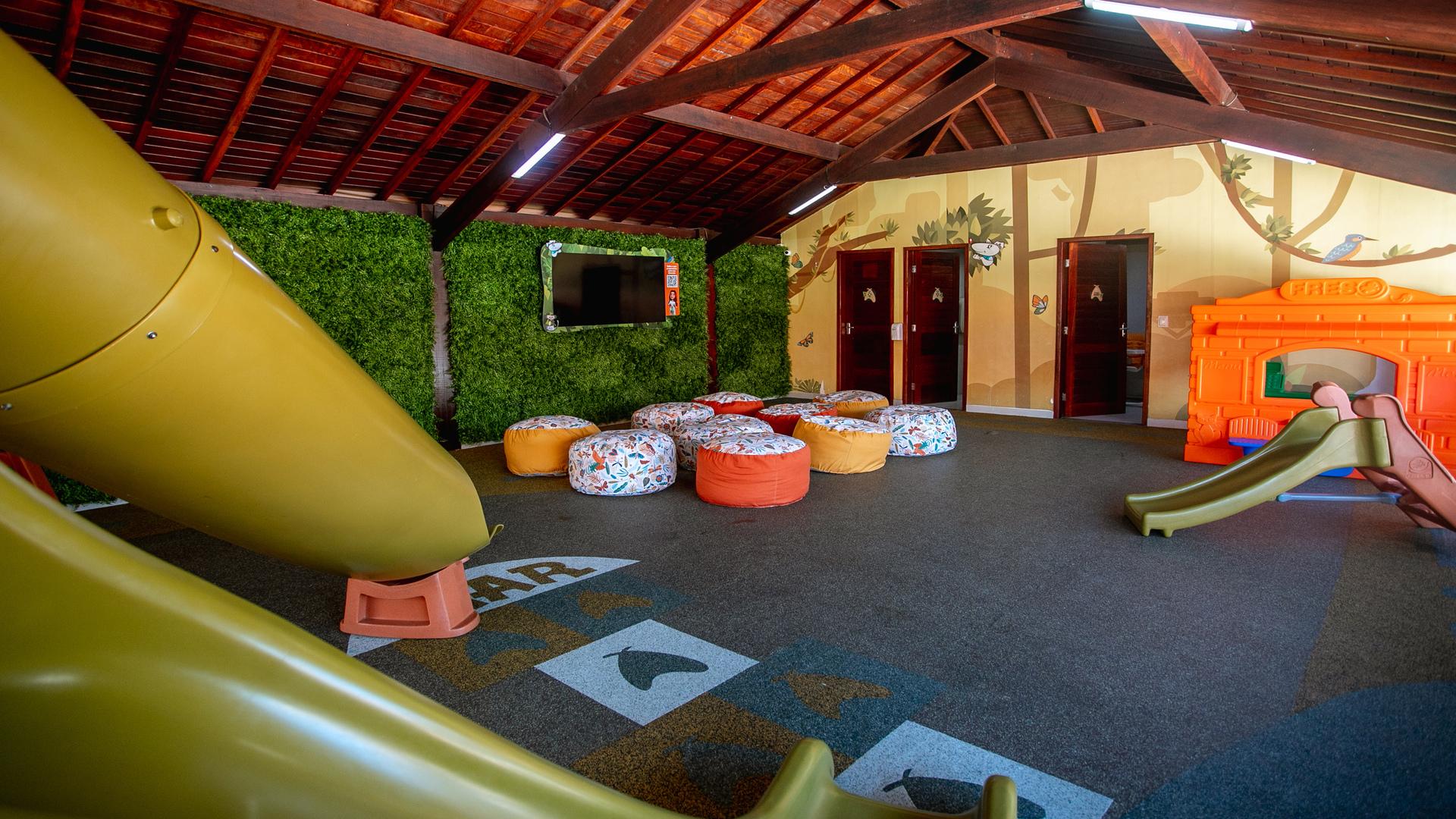image-housing-carousel