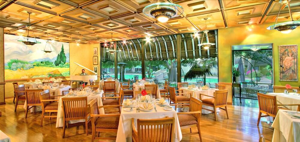 image-housing-carousel