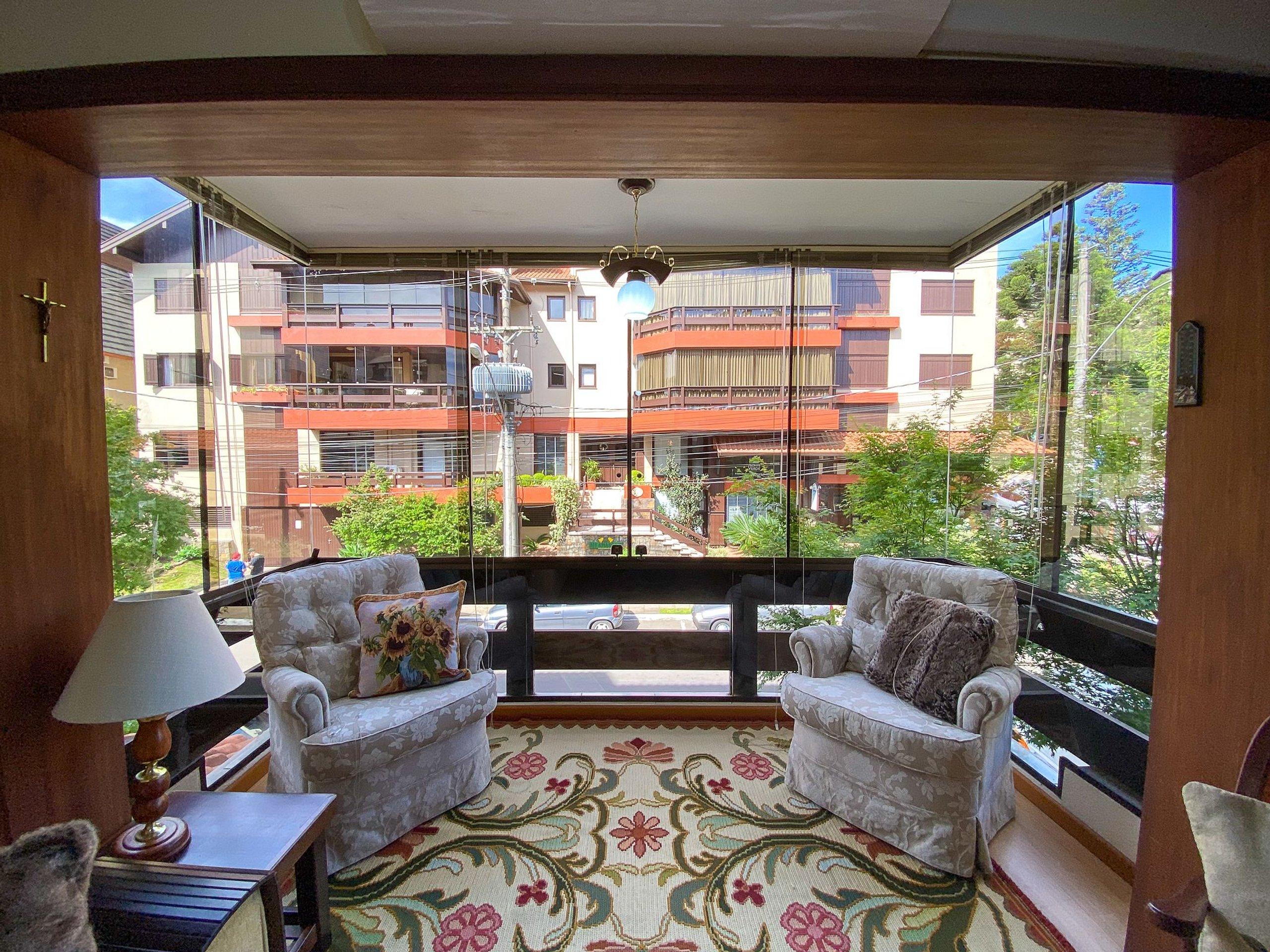 image-housing-carousel