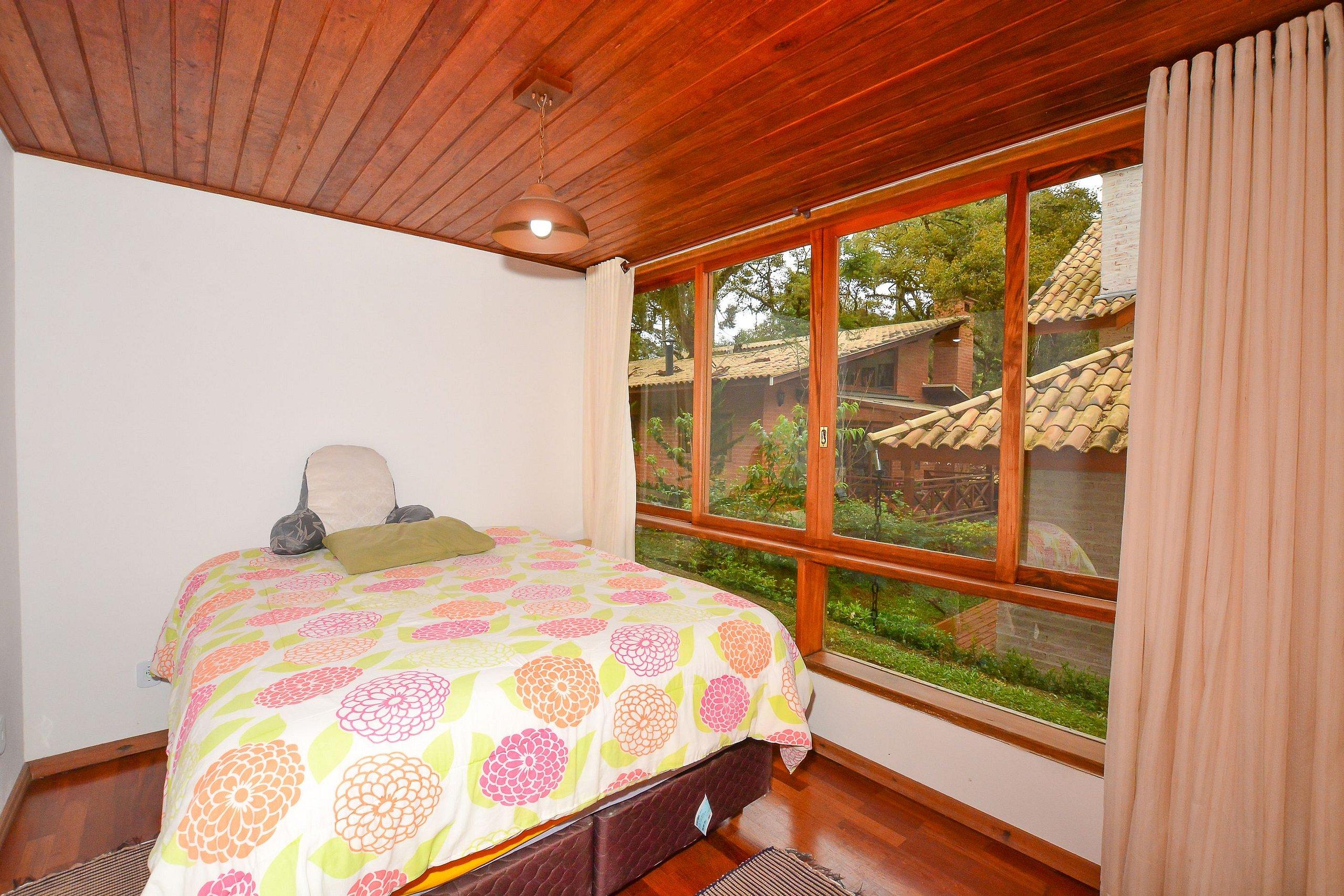 image-housing-carousel
