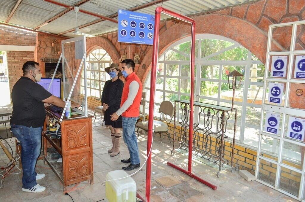 image-housing-carousel