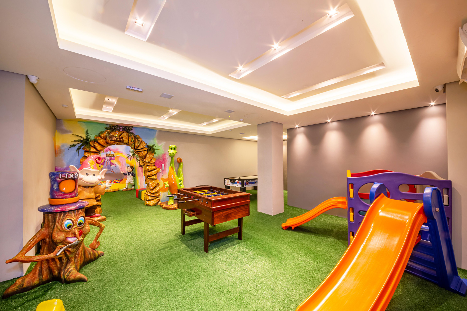 image-housing-carousel